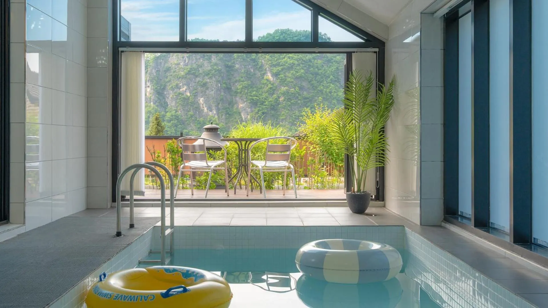 Property building in Danyang Dandelion Pool Villa