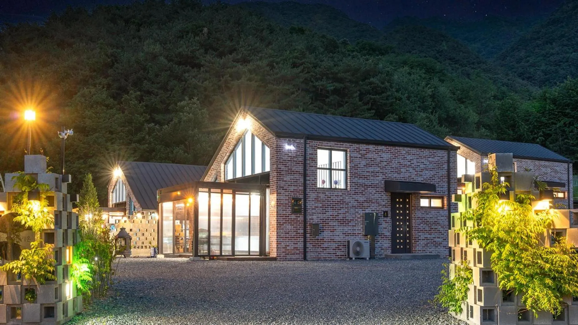 Property building in Danyang Dandelion Pool Villa