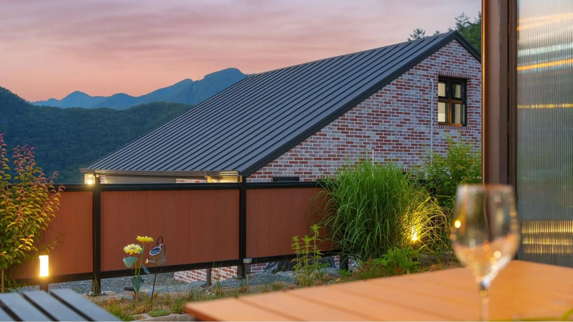 Property building in Danyang Dandelion Pool Villa