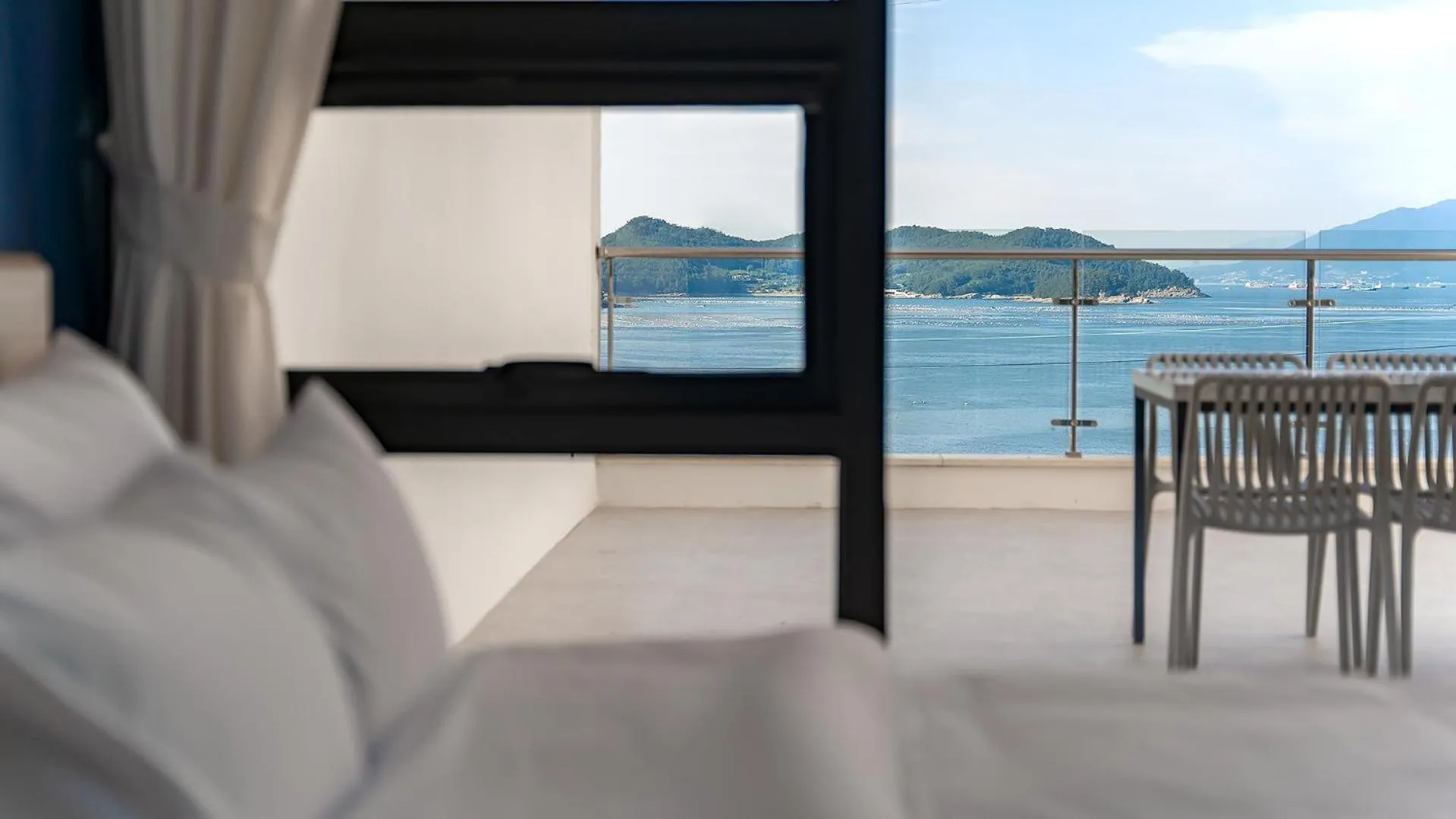 Property building in Yeosu Liposo Poolvilla