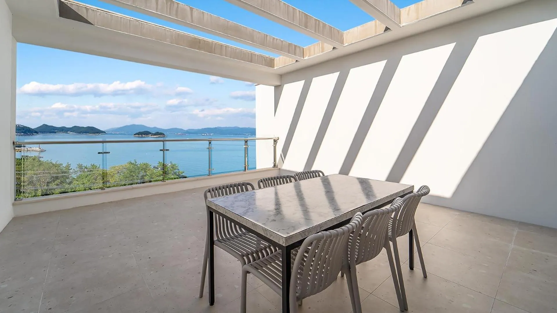 Property building in Yeosu Liposo Poolvilla