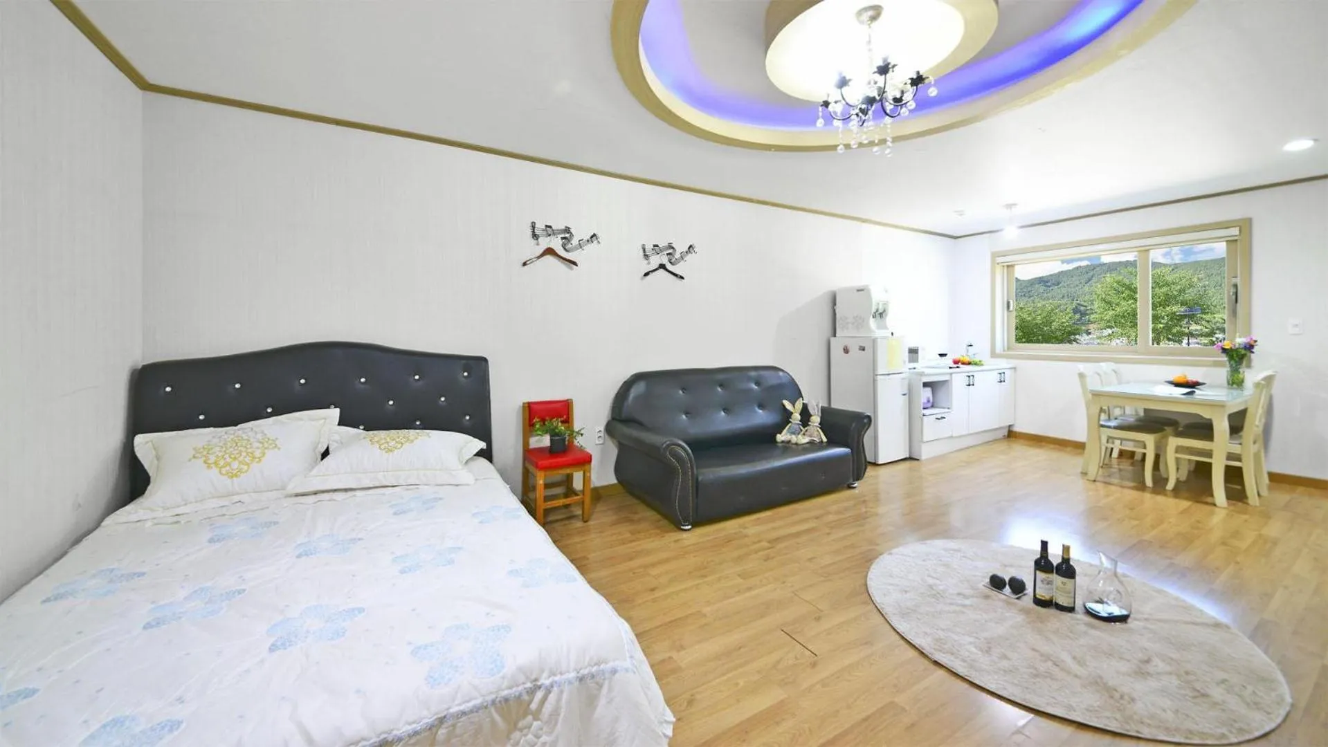 Property building, Bed in Tongyoung Macaio Pension