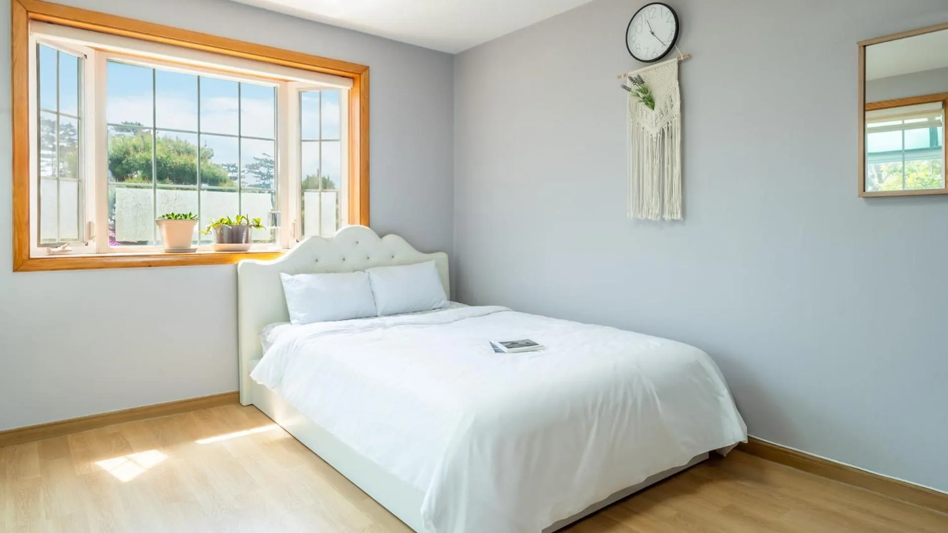 Property building, Bed in Taean Mongsanpo and the Sea Pension