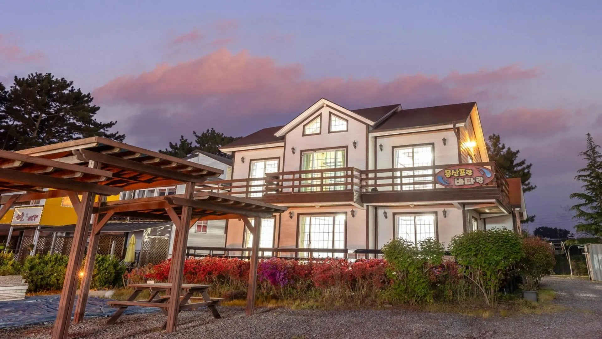 Property building in Taean Mongsanpo and the Sea Pension