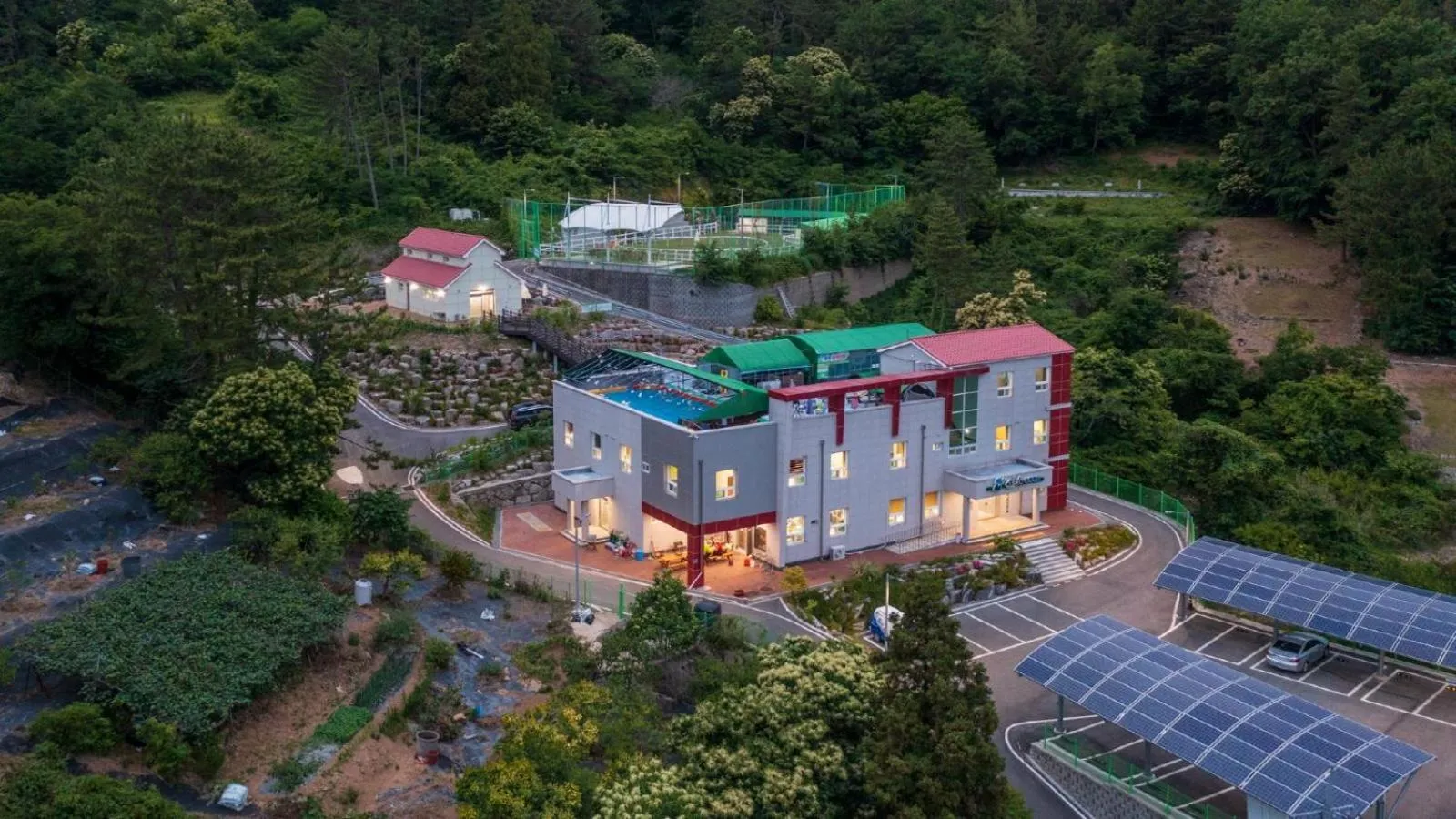 Property building in Tongyoung Sandeulhae Healling Pension