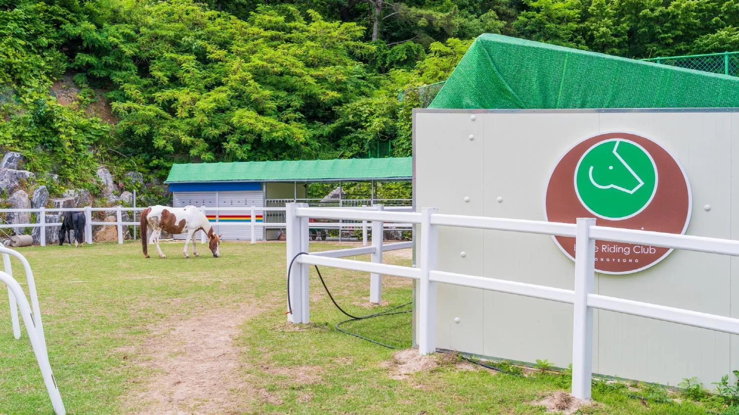 Property building in Tongyoung Sandeulhae Healling Pension