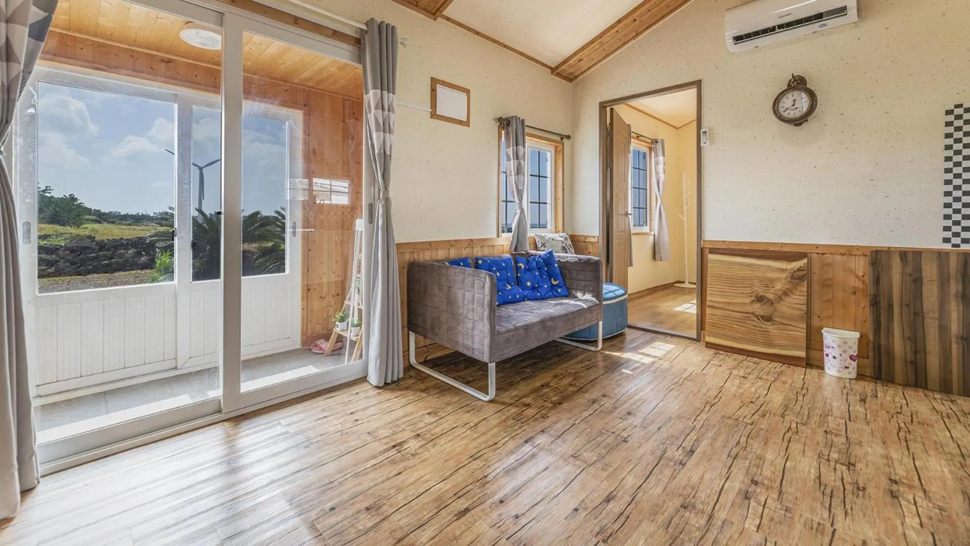 Property building in Jeju BasaFan Spa Pension