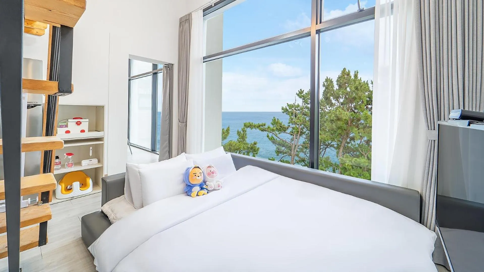 Property building, Bed in Yeosu Sea&Blue Family Pension