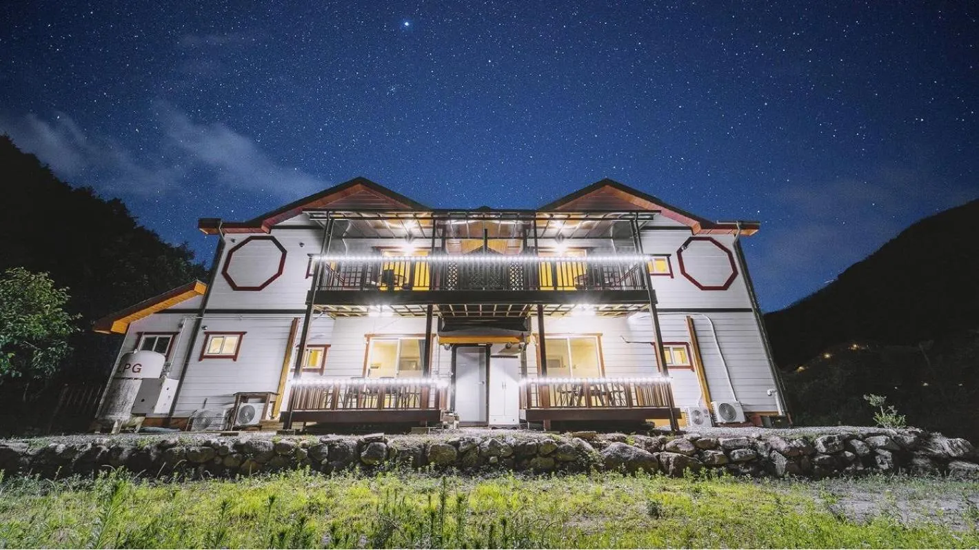 Property building in Samcheok Elroi Pension