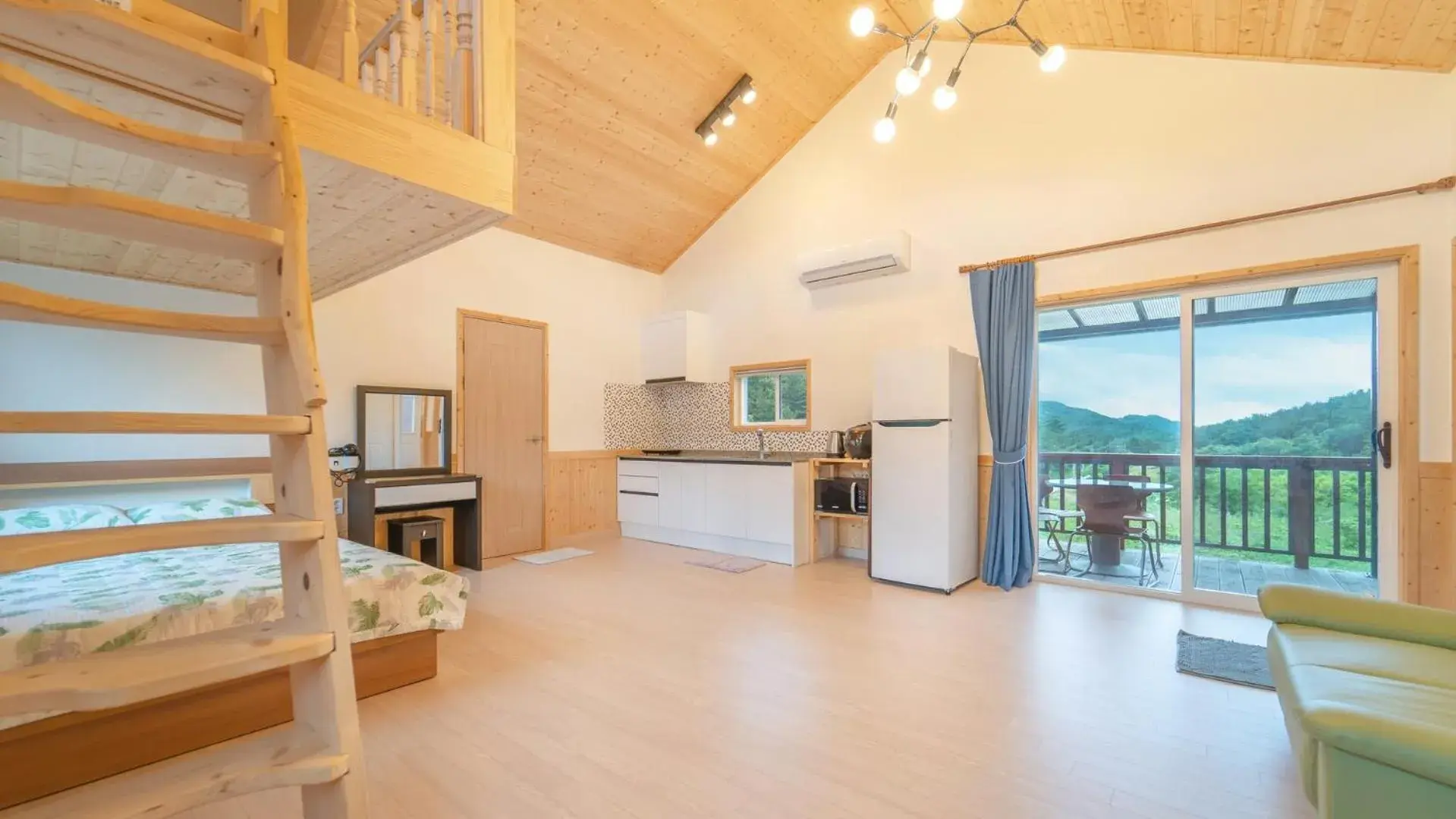 Property building in Samcheok Elroi Pension Property building in Samcheok Elroi Pension
