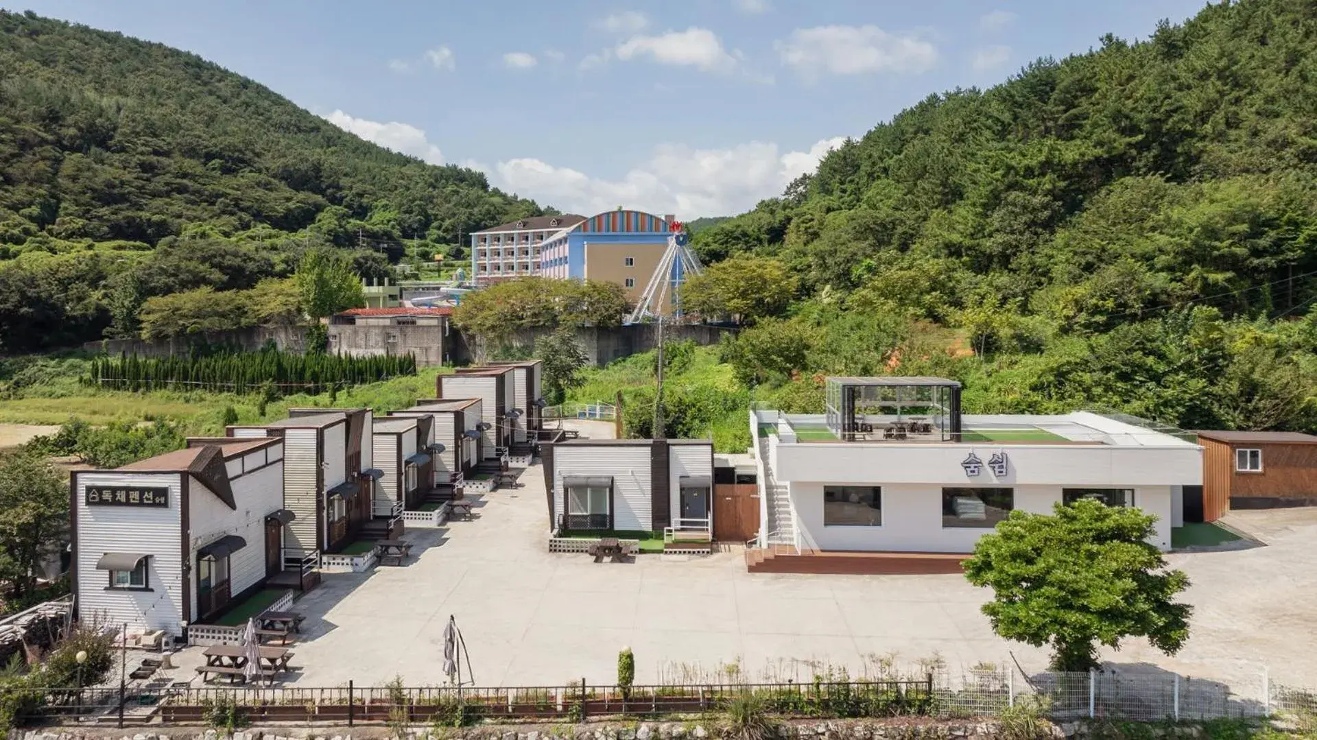 Property building in Namhae Seven house Property building in Namhae Seven house
