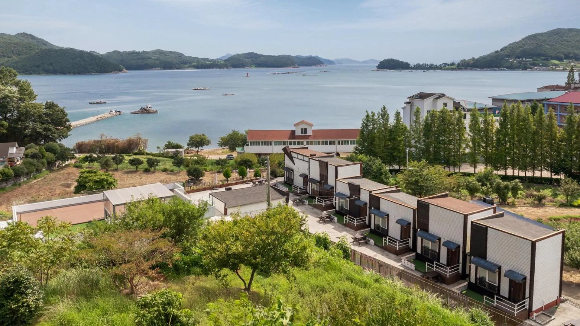 Property building in Namhae Seven house