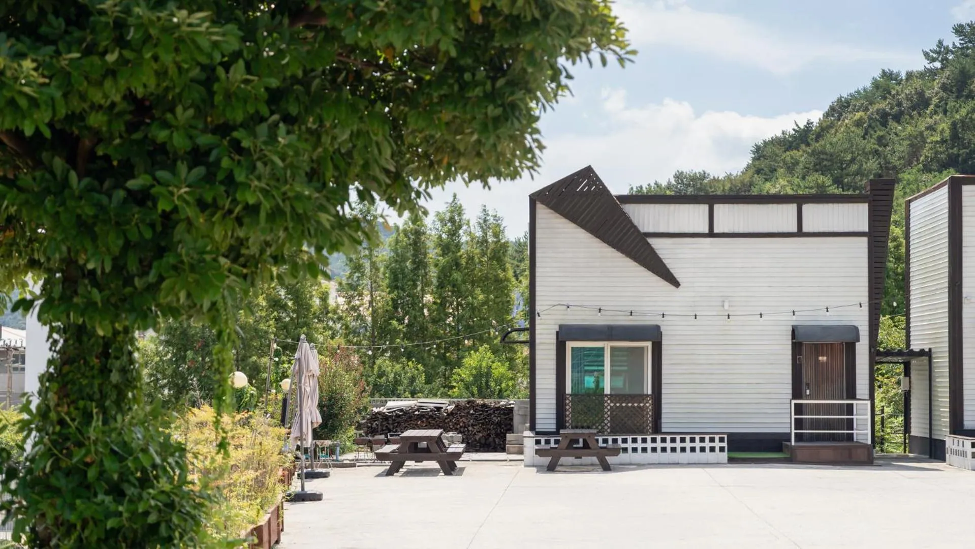 Property building in Namhae Seven house