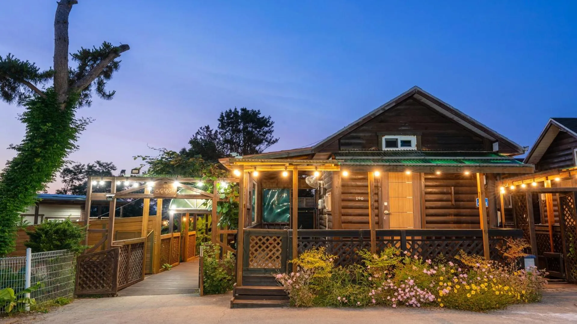 Property building in boryeong hiddenvillage dokchae poolvilla