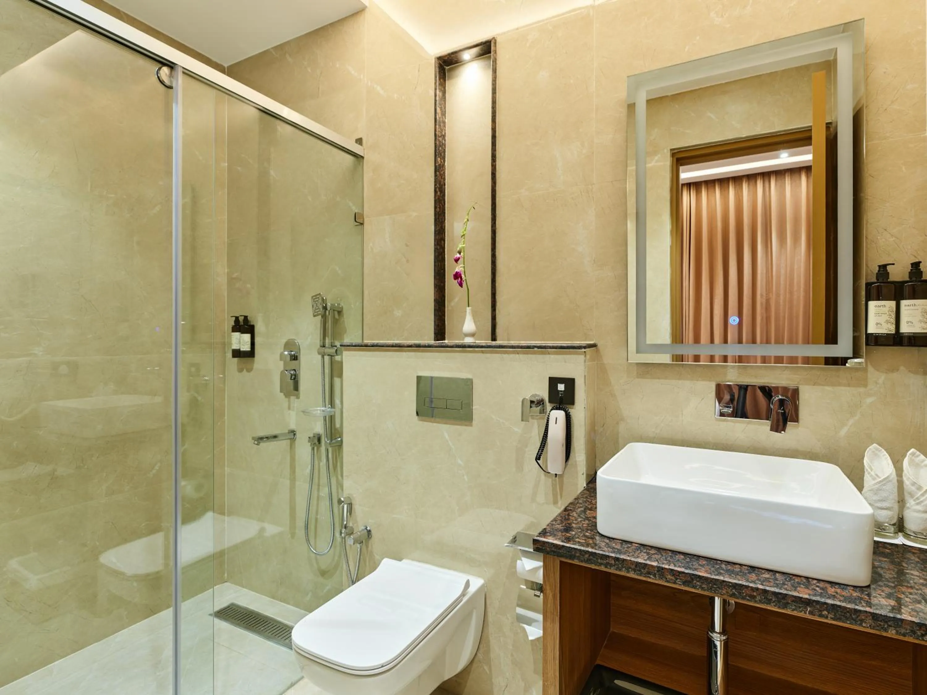 Bathroom in Regenta Place Dalhousie Just 500 Meters Walkable from Mall Road