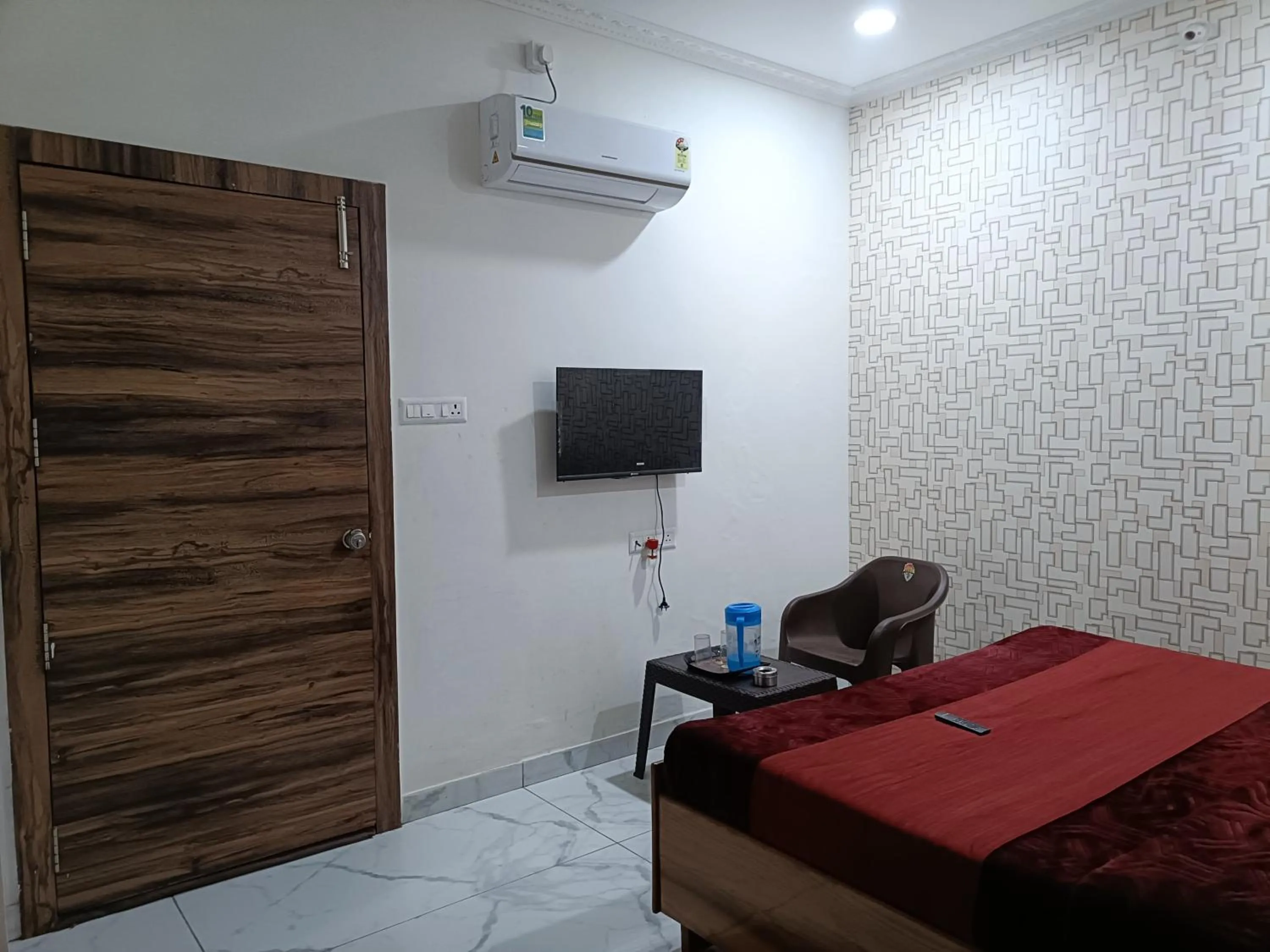 Bedroom, Bed in Hotel shri salasar