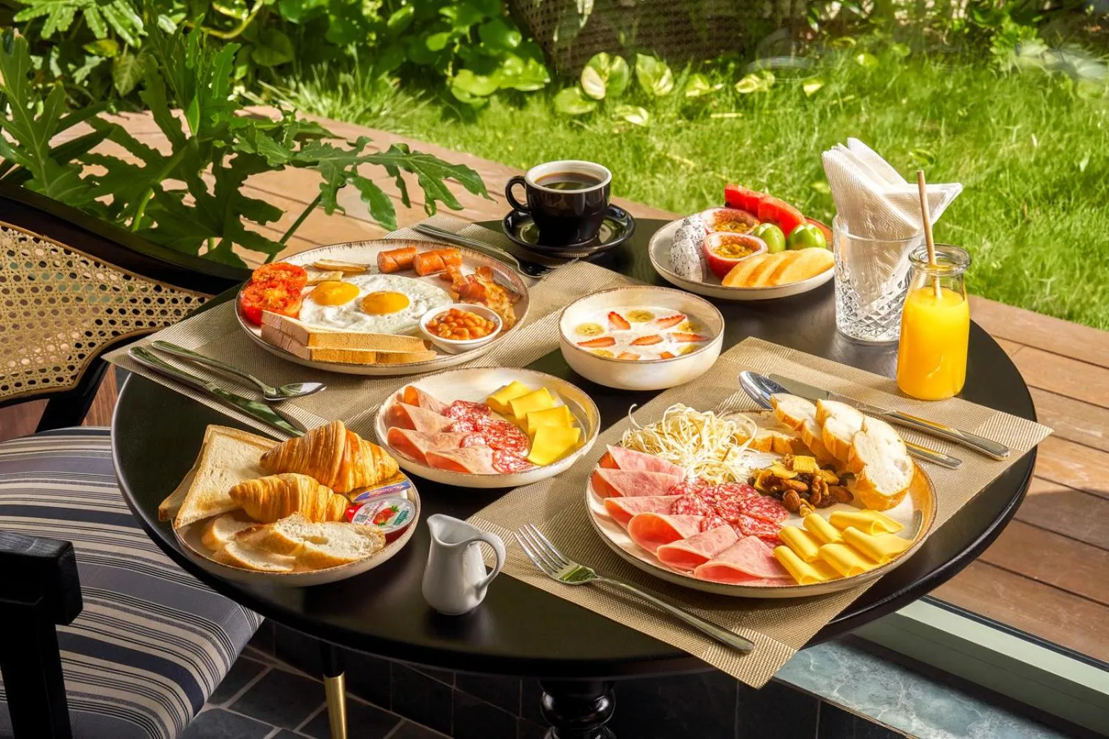 Restaurant/places to eat in President Maison Signature By M Village