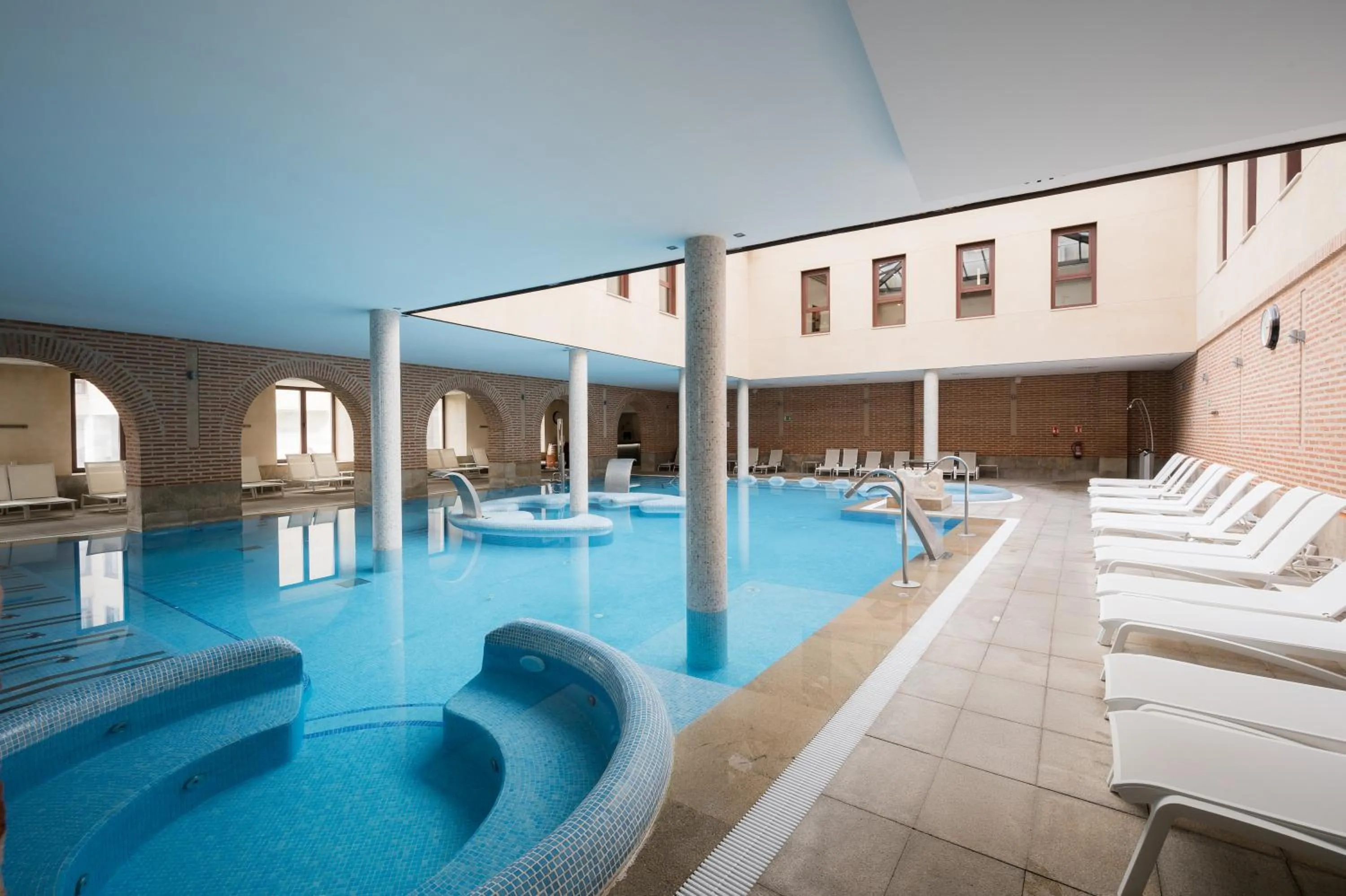 Swimming pool in Castilla Termal Olmedo