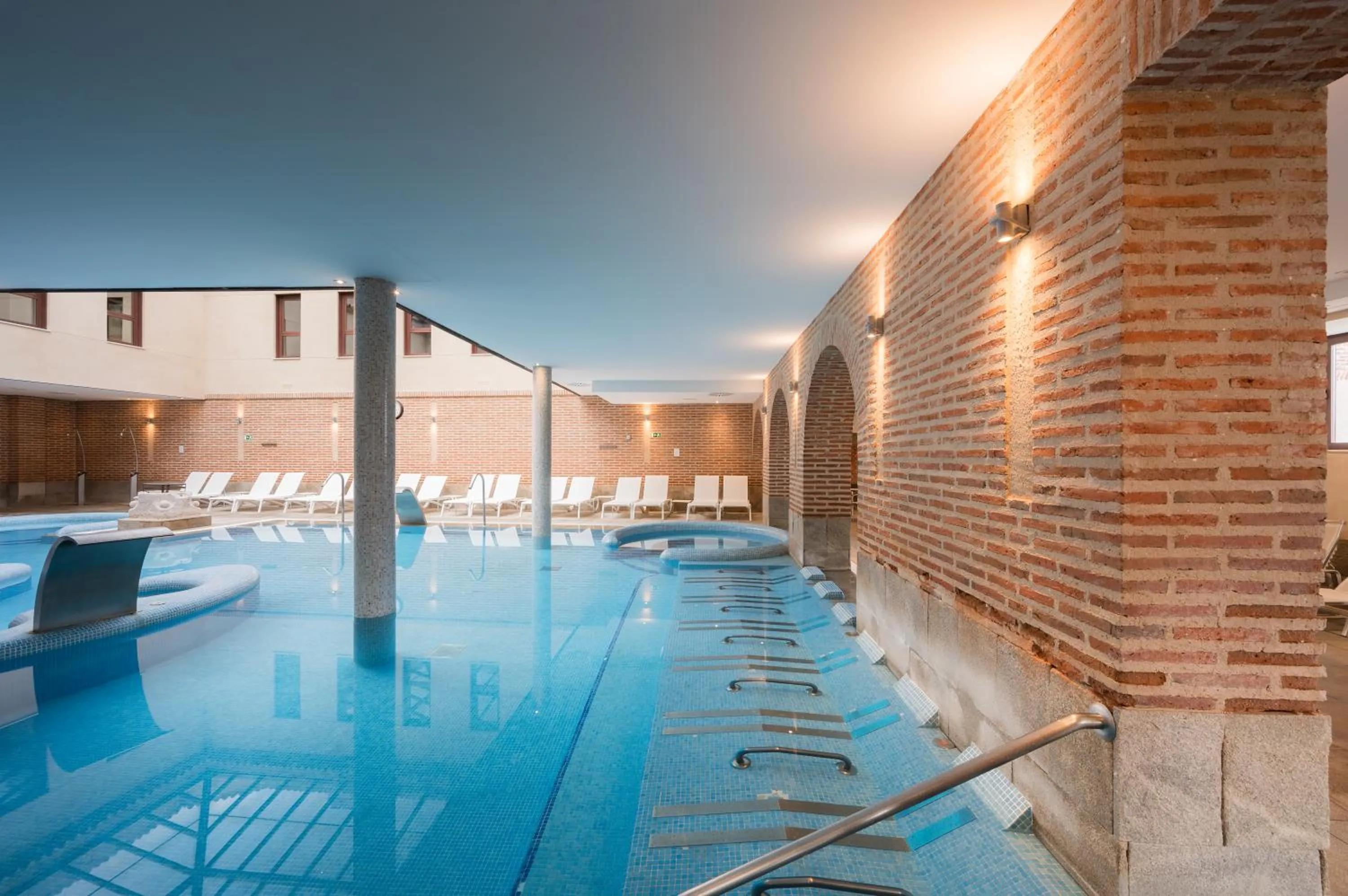 Swimming pool in Castilla Termal Olmedo