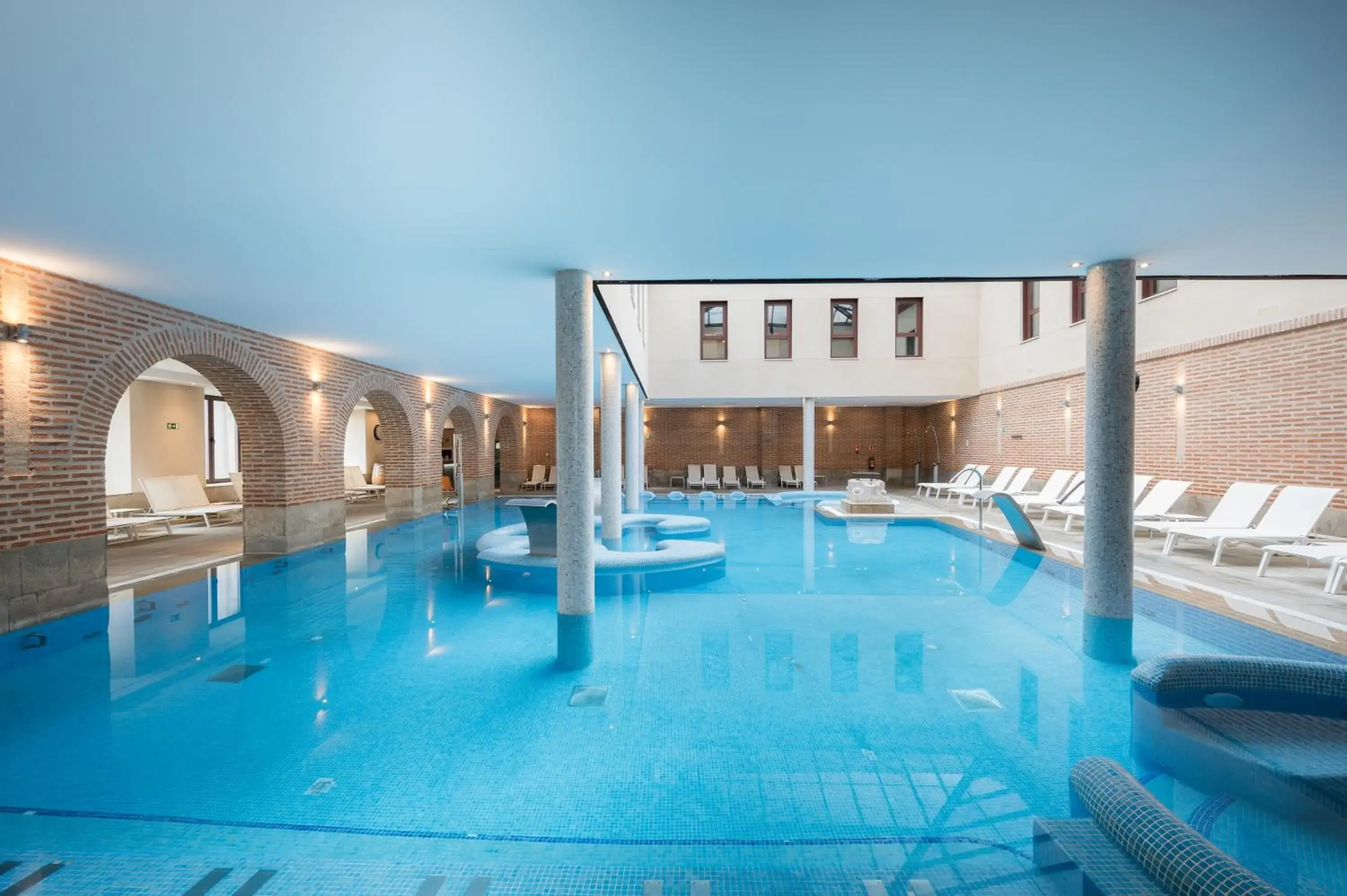 Swimming pool in Castilla Termal Olmedo Swimming pool in Castilla Termal Olmedo