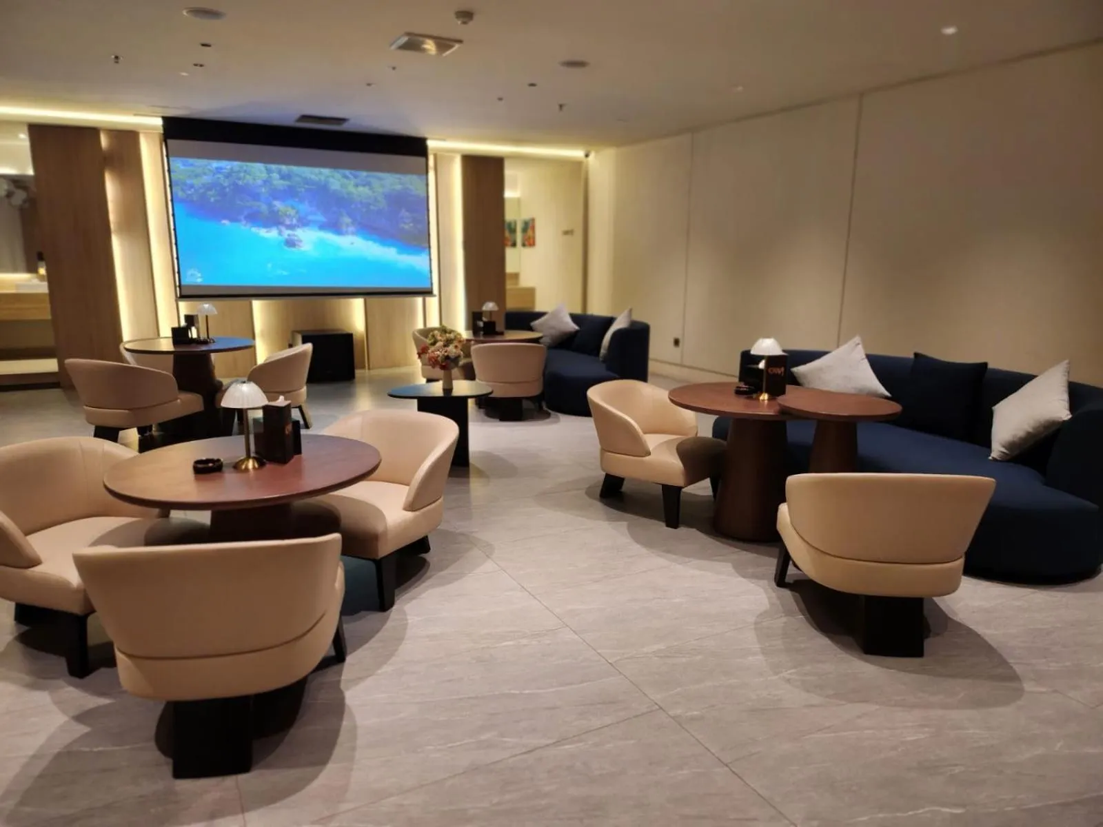 Communal lounge/ TV room in Ow! Hotel Boutique Kemayoran