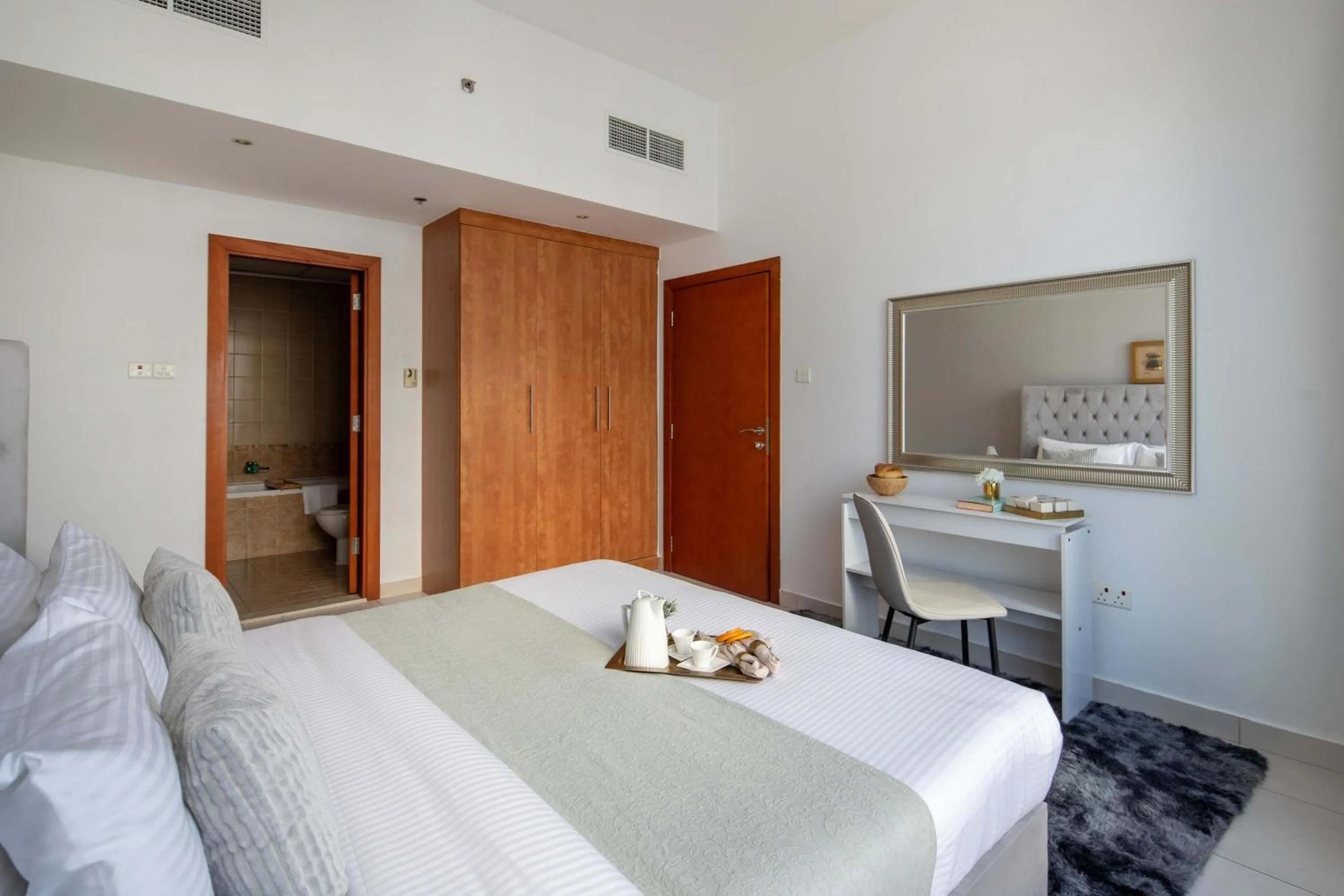 Frank Porter - Marina Views Tower A