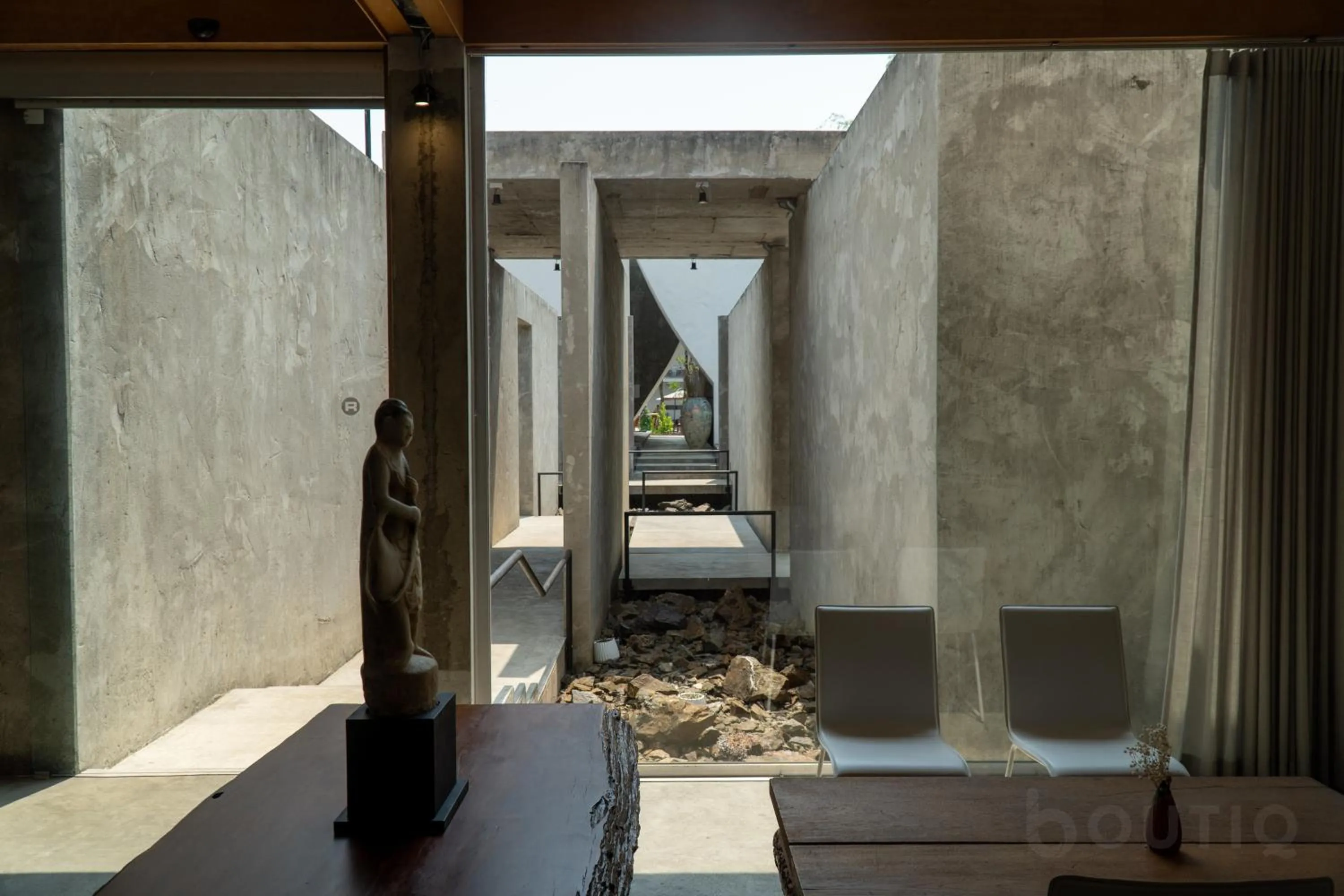 Restaurant/places to eat in Aleela Villa
