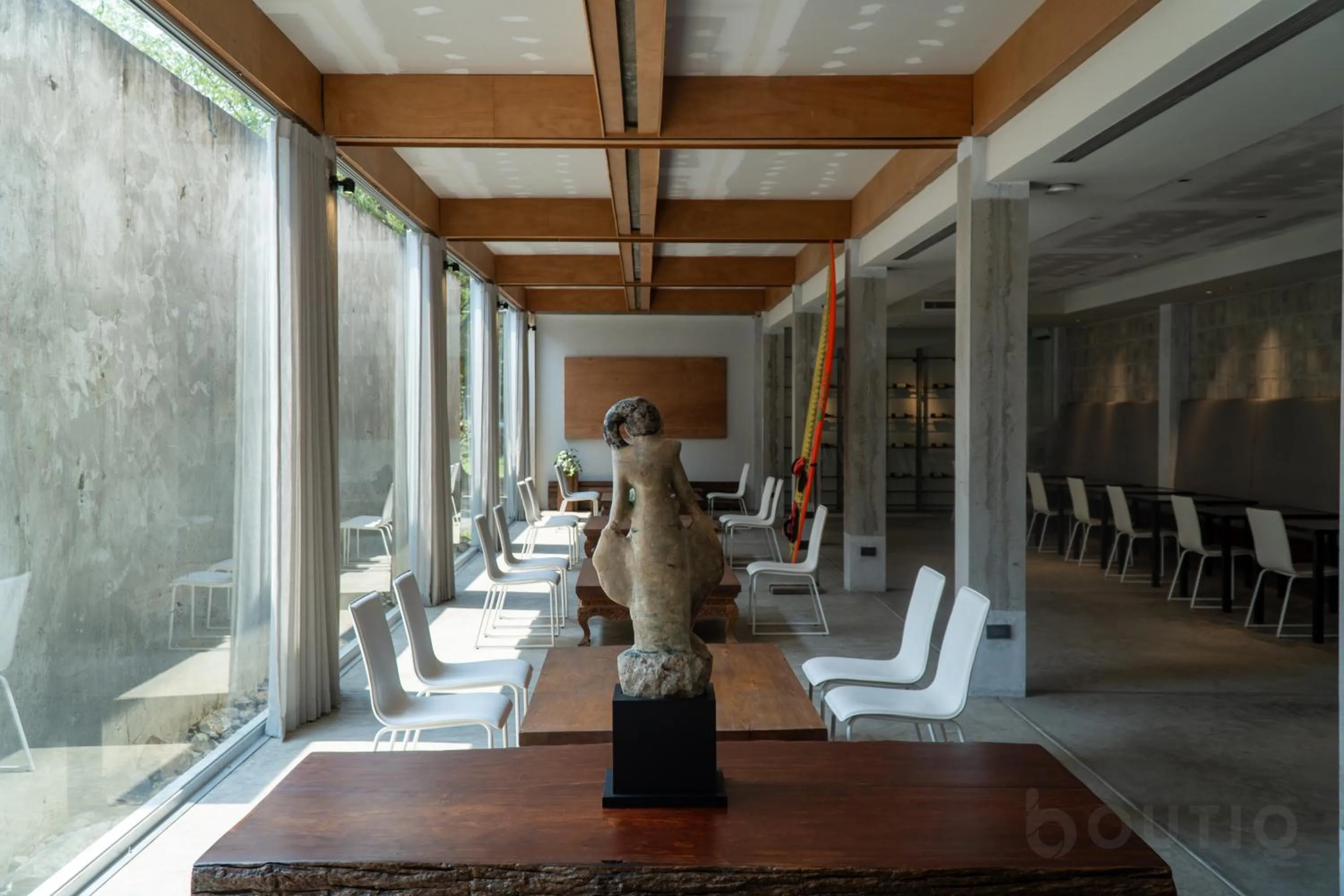 Restaurant/places to eat in Aleela Villa