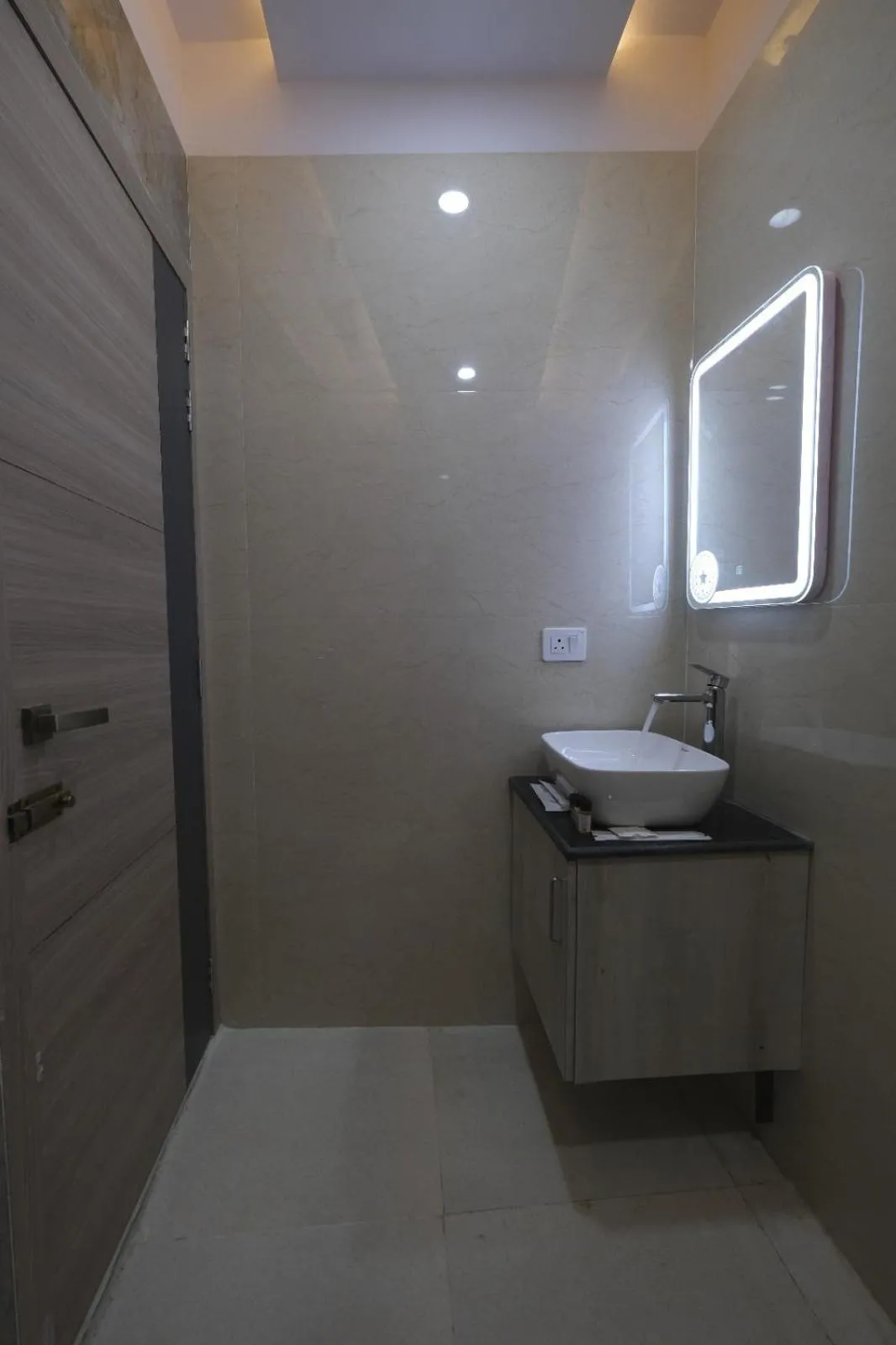 Deluxe Double Room (2 Adults + 1 Child) in Hotel Sudarshan