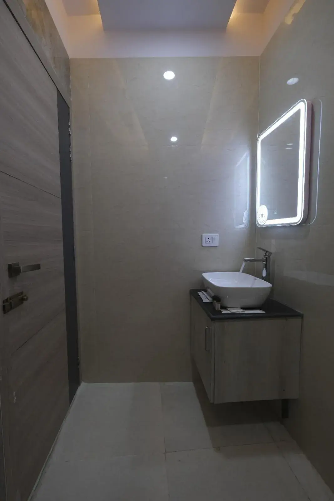 Deluxe Double Room (2 Adults + 1 Child) in Hotel Sudarshan Deluxe Double Room (2 Adults + 1 Child) in Hotel Sudarshan