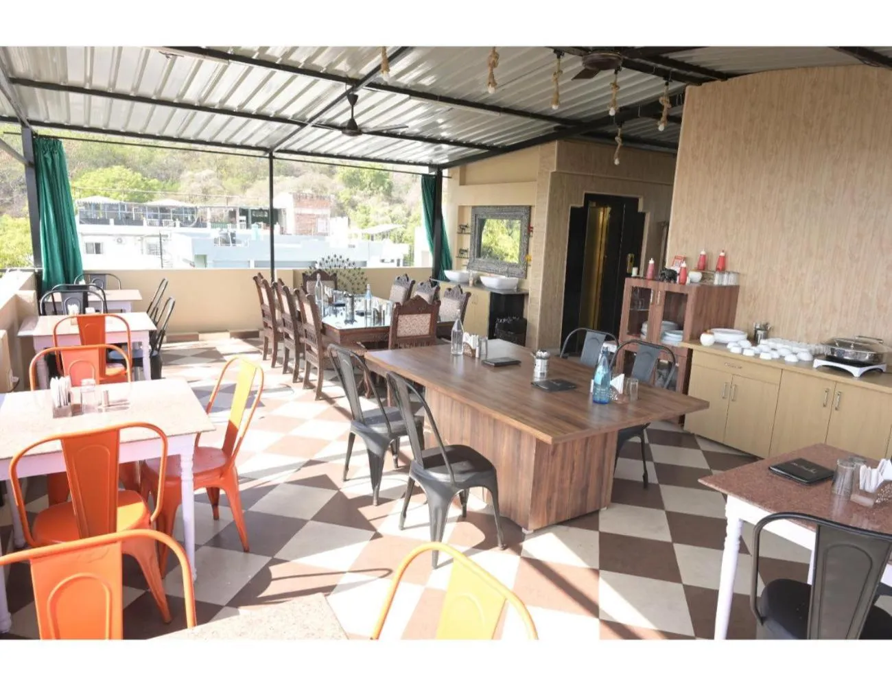 Restaurant/places to eat in Hotel Mewarts, Udaipur