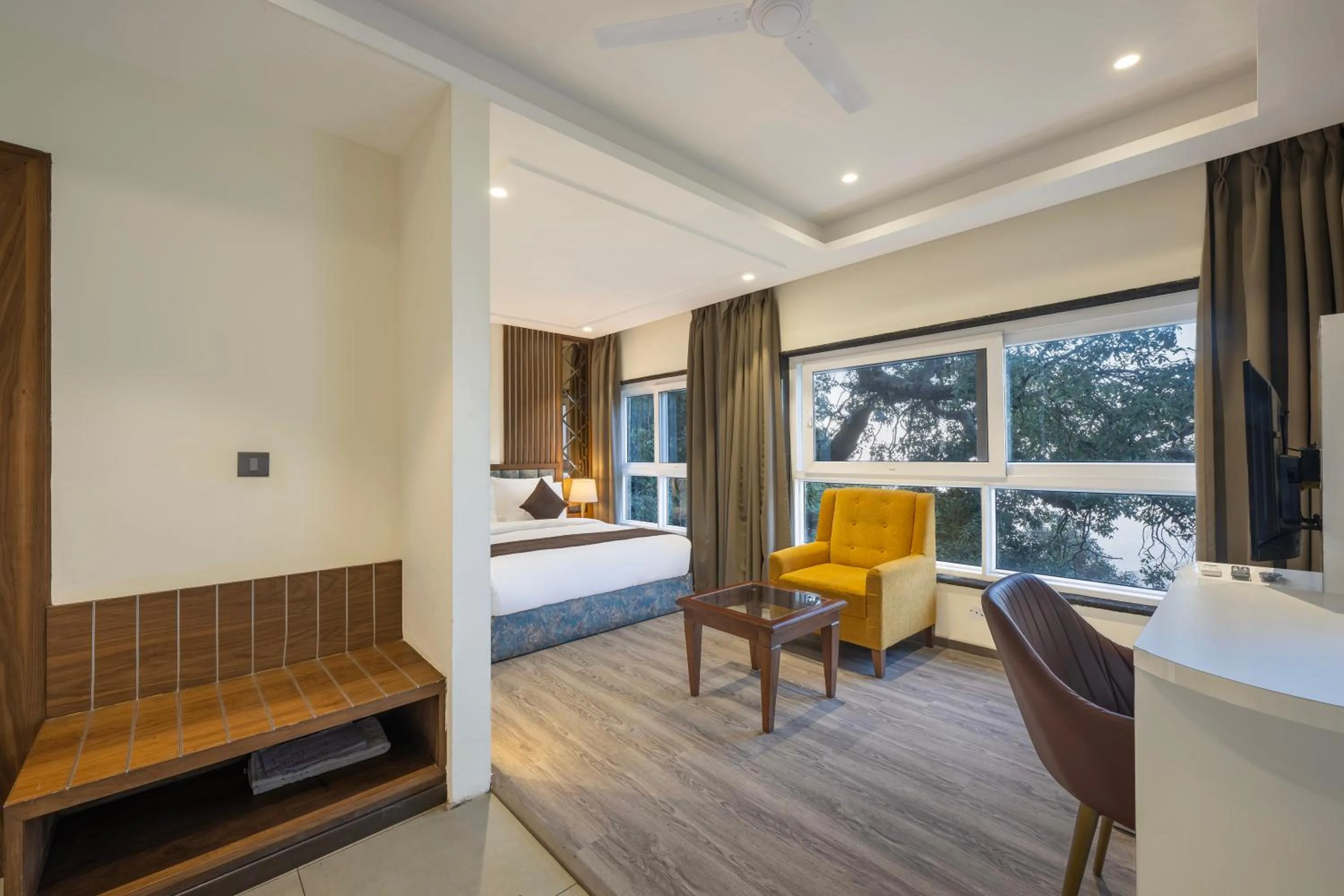Photo of the whole room, Bed in Echor Baris Resort Mussoorie