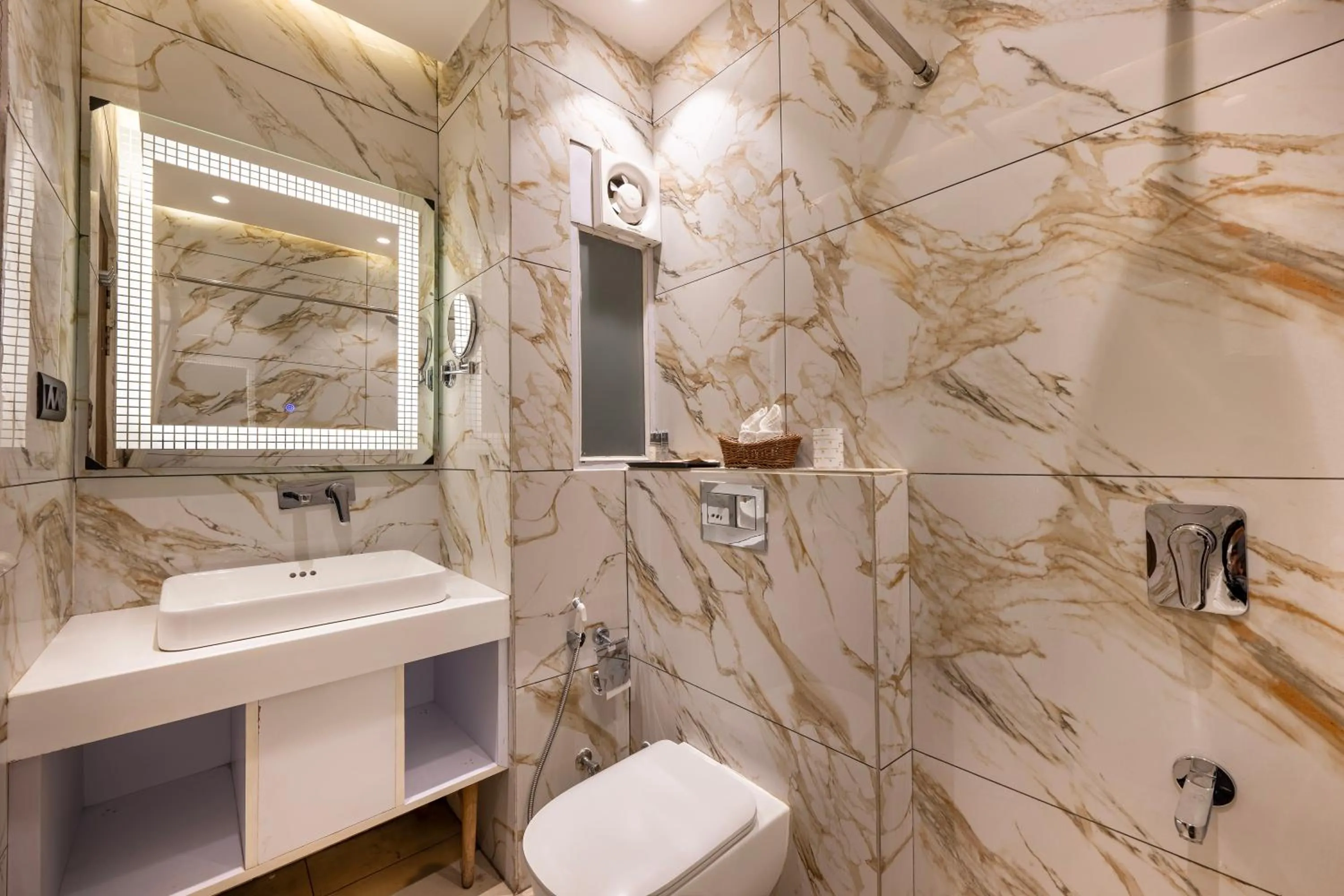 Shower in Echor Baris Resort Mussoorie