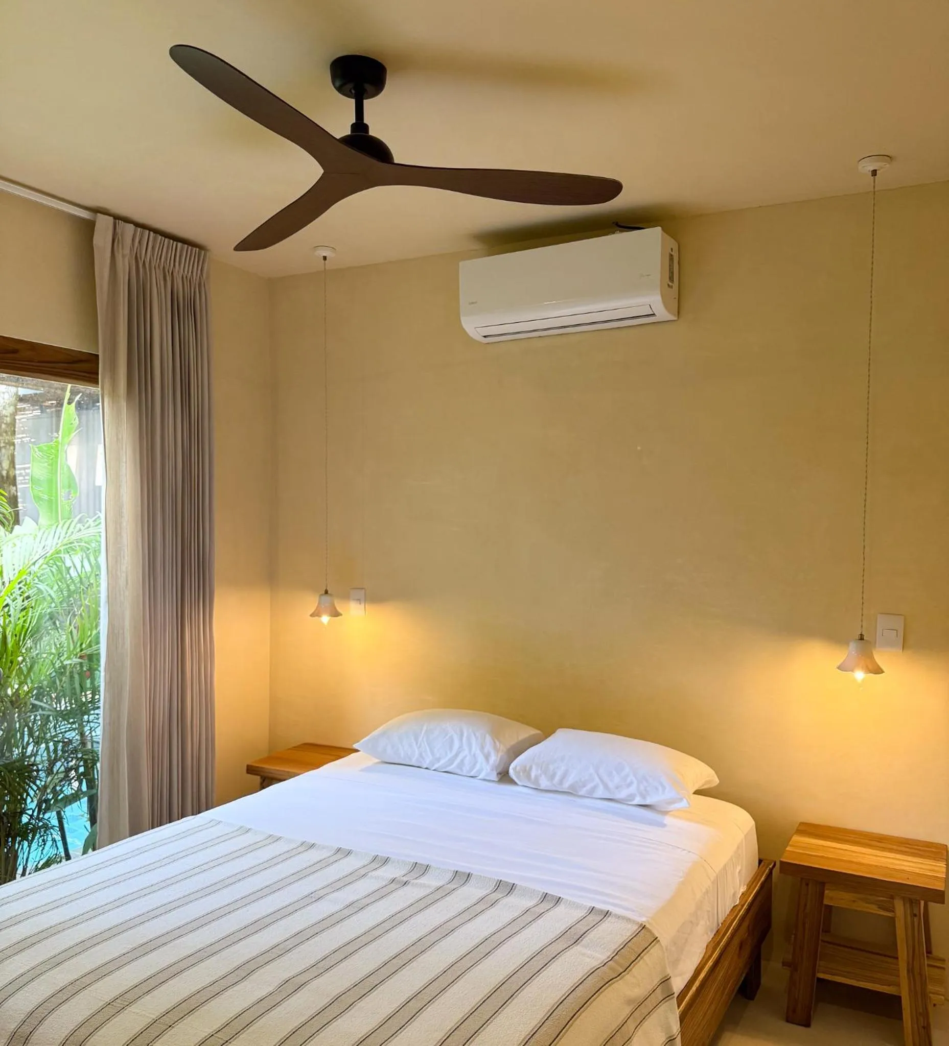 Bed in La Bonita Lodge