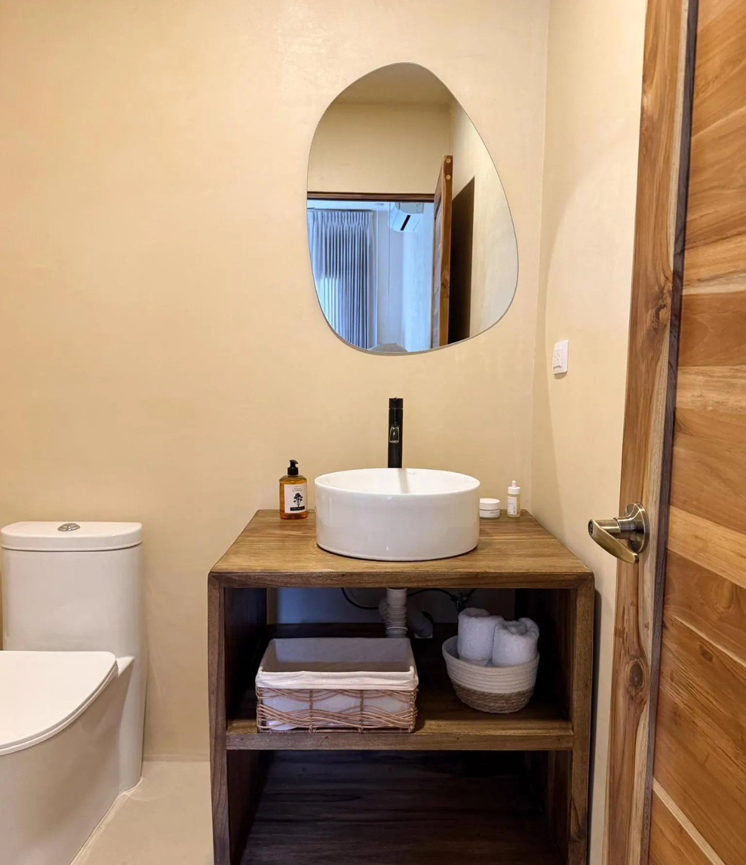 Toilet in La Bonita Lodge