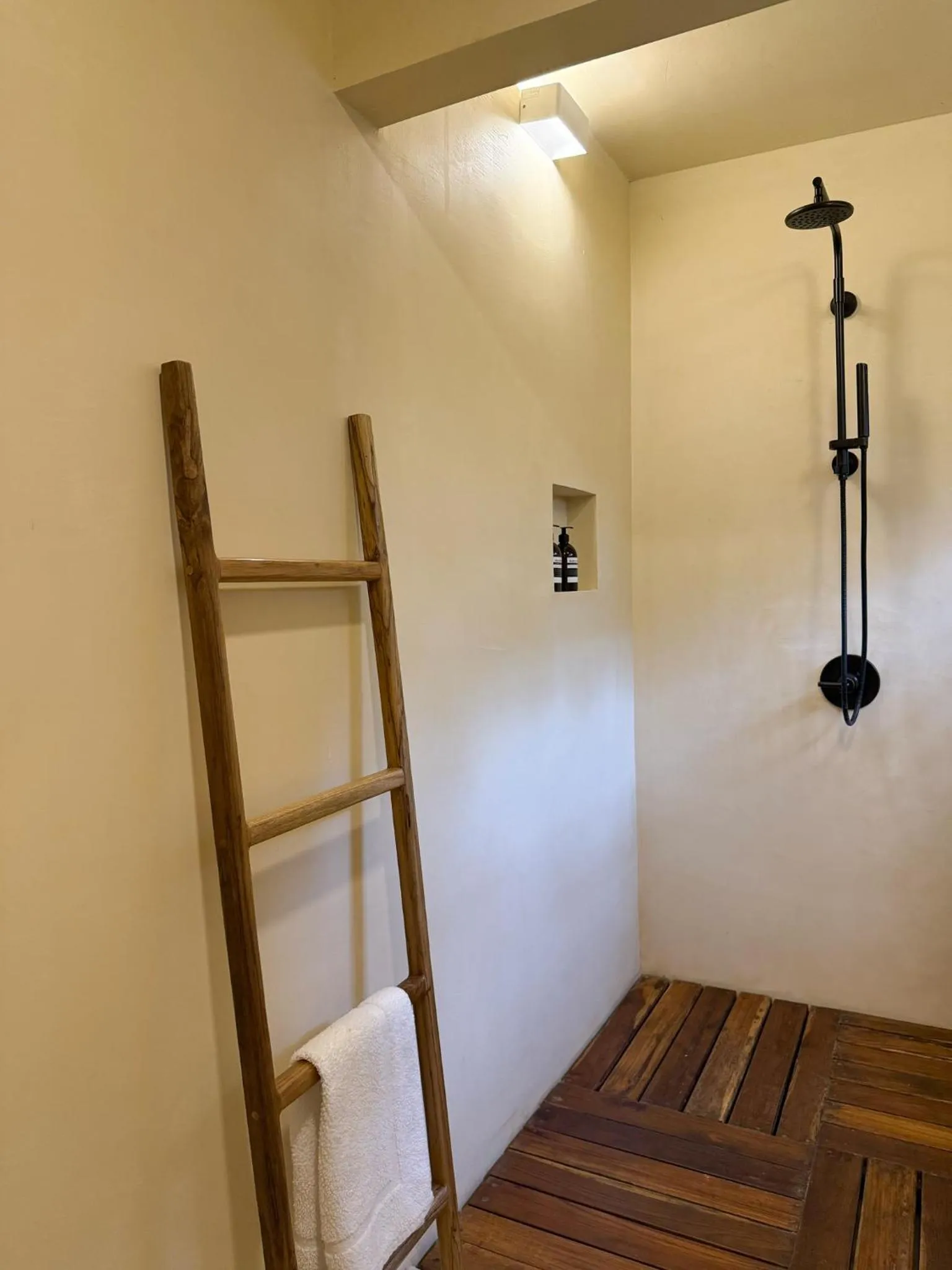 Bathroom in La Bonita Lodge