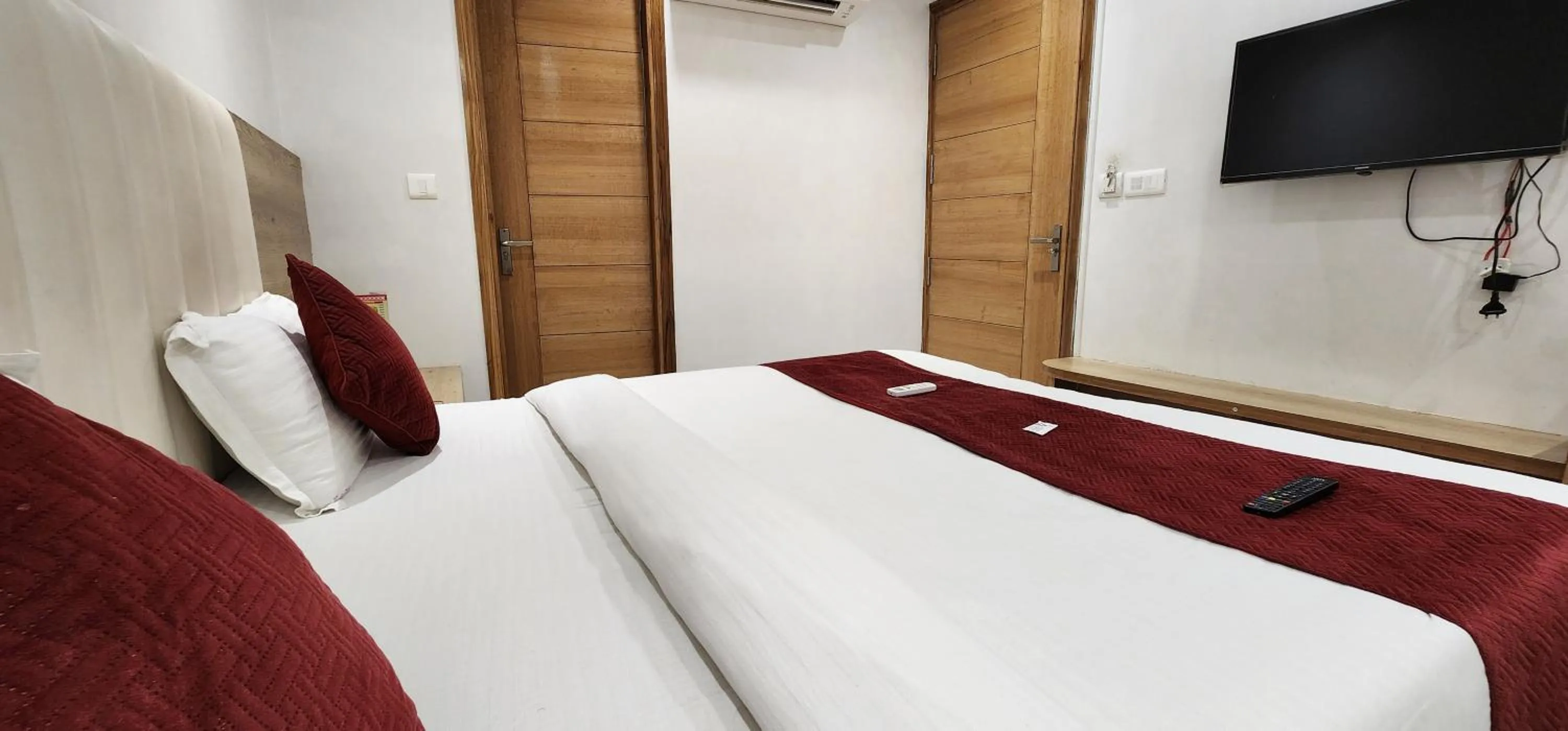 Bed in Hotel Shree Sai Dham