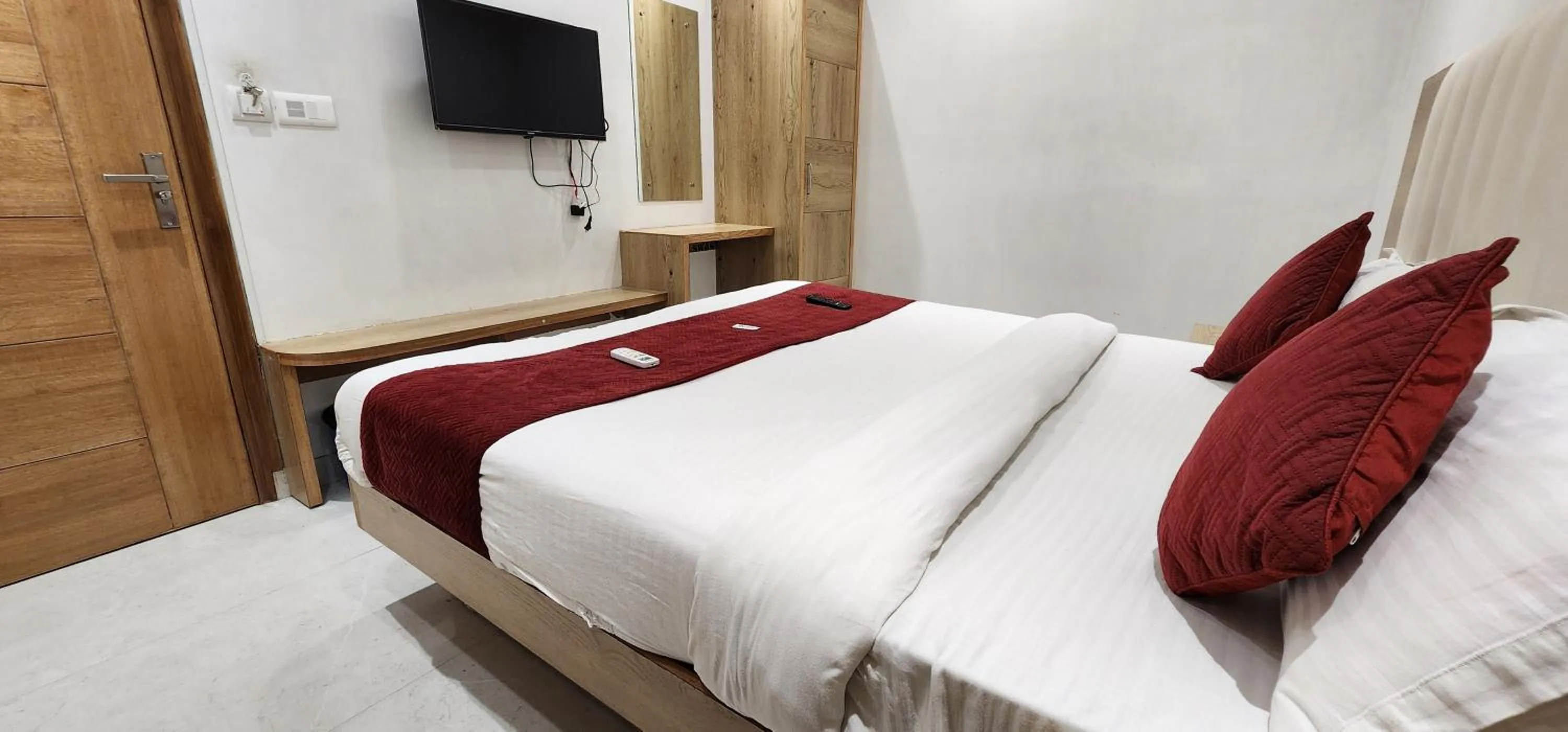 Bed in Hotel Shree Sai Dham