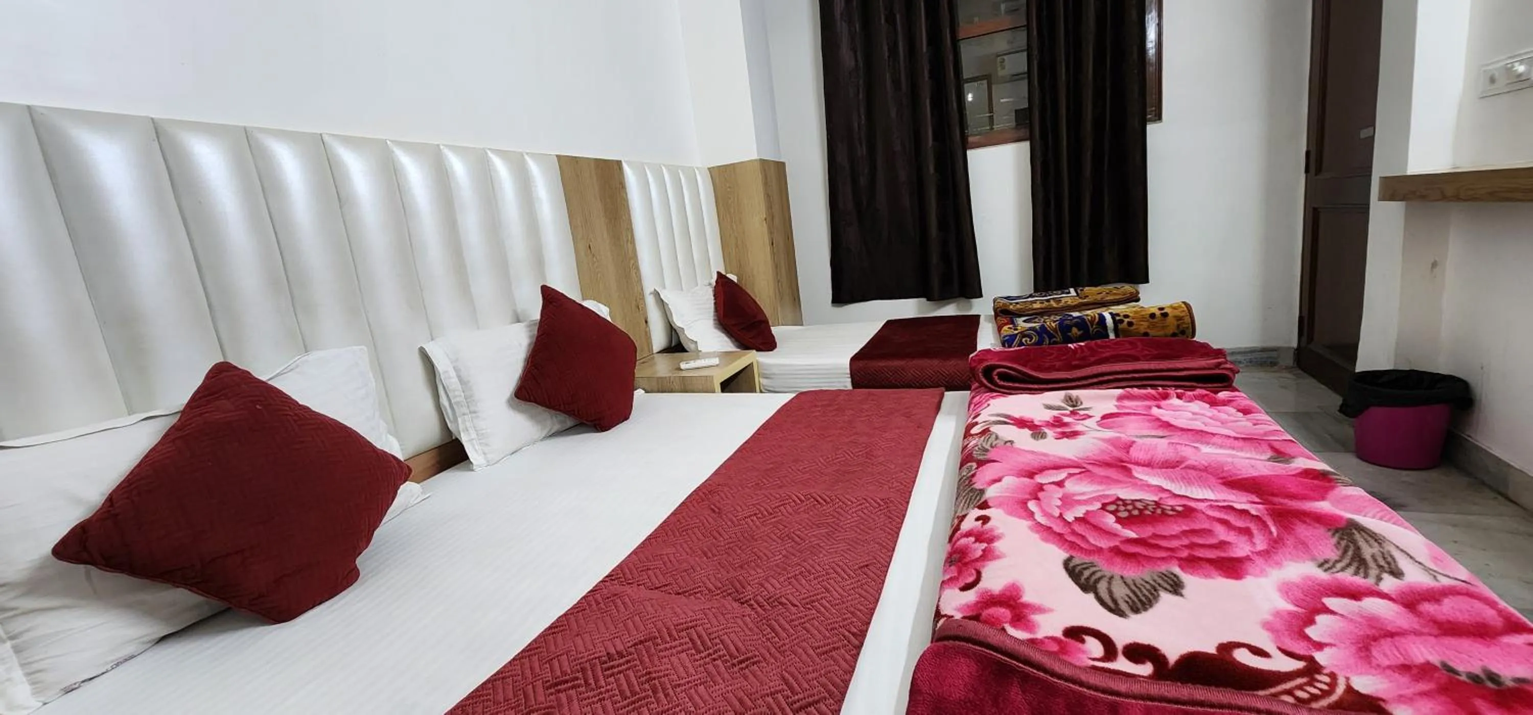 Bed in Hotel Shree Sai Dham