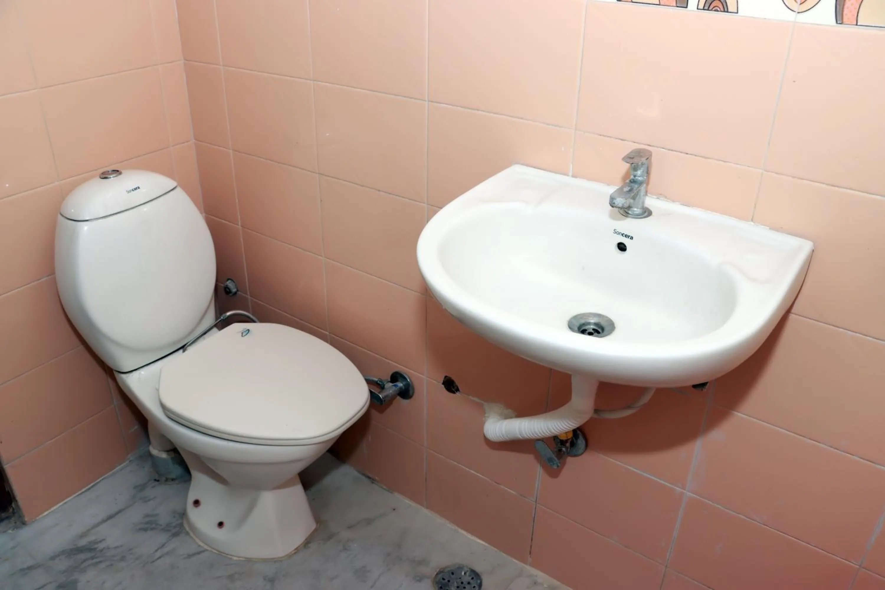 Toilet in Hotel Gush At New Delhi Railway Station