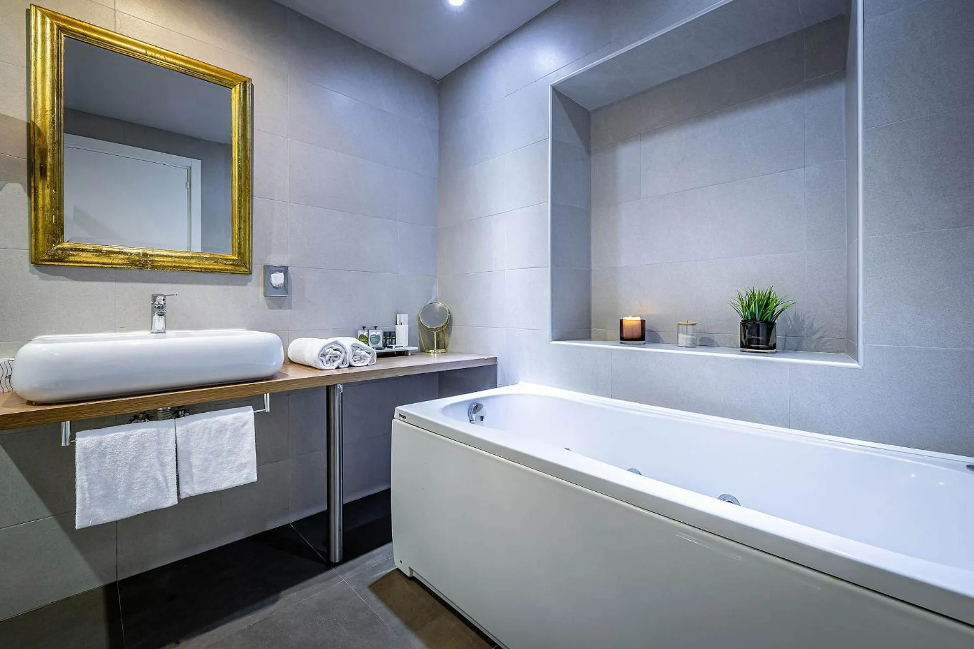 Bathroom in Antico Centro Suite