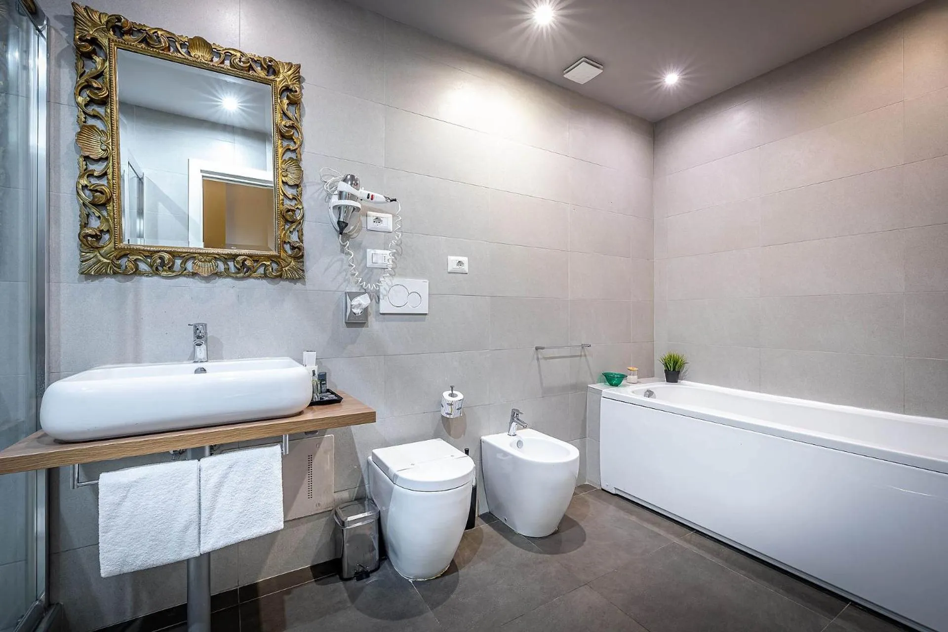 Toilet in Antico Centro Suite