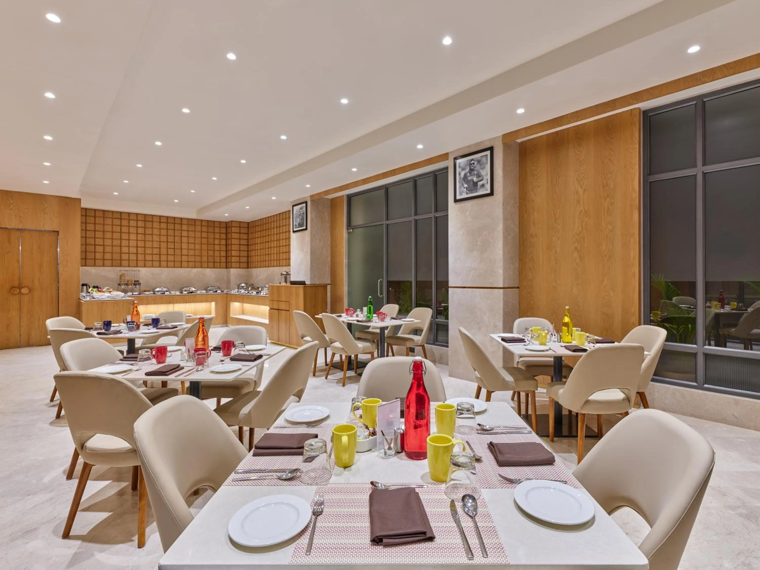 Restaurant/places to eat in Biznotel By Pride Motera