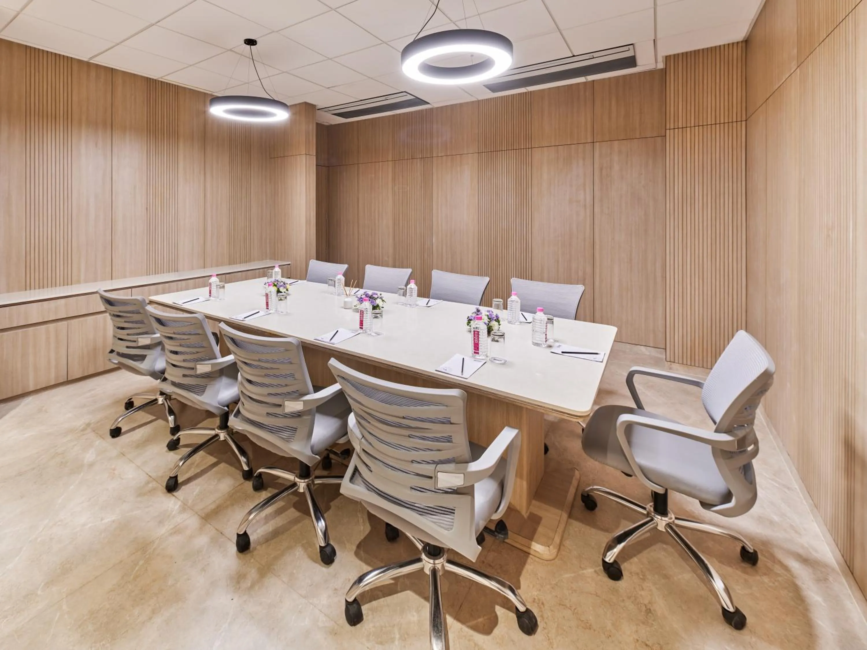 Meeting/conference room in Biznotel By Pride Motera