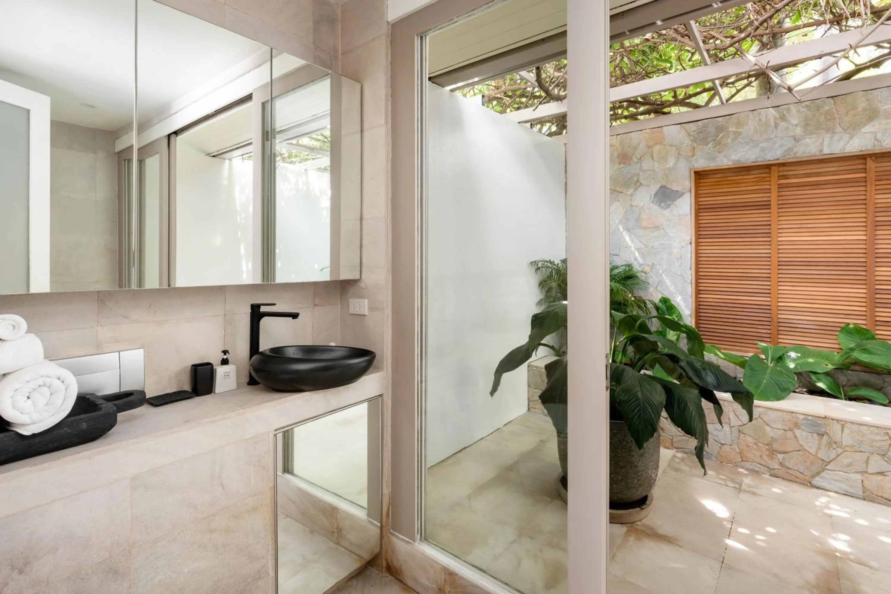 Bathroom in Villa Kohia, stunning sea views, breakfast, serviced daily, private dining service on request, North Chaweng