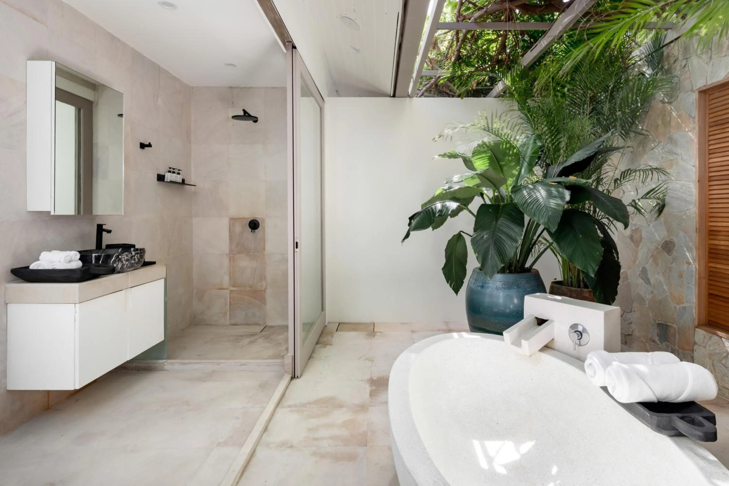 Shower in Villa Kohia, stunning sea views, breakfast, serviced daily, private dining service on request, North Chaweng