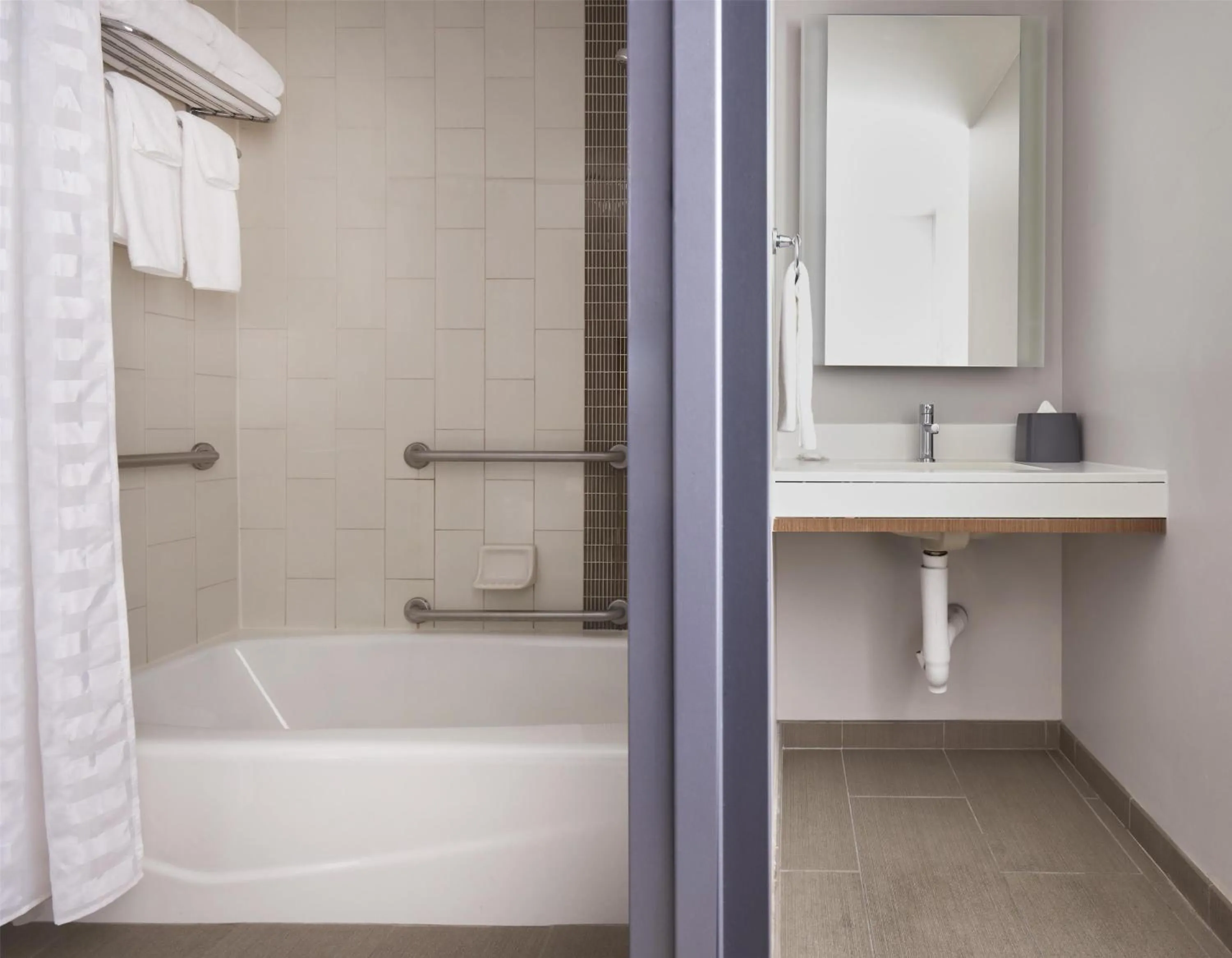 Bathroom in Hyatt Place New York Yonkers