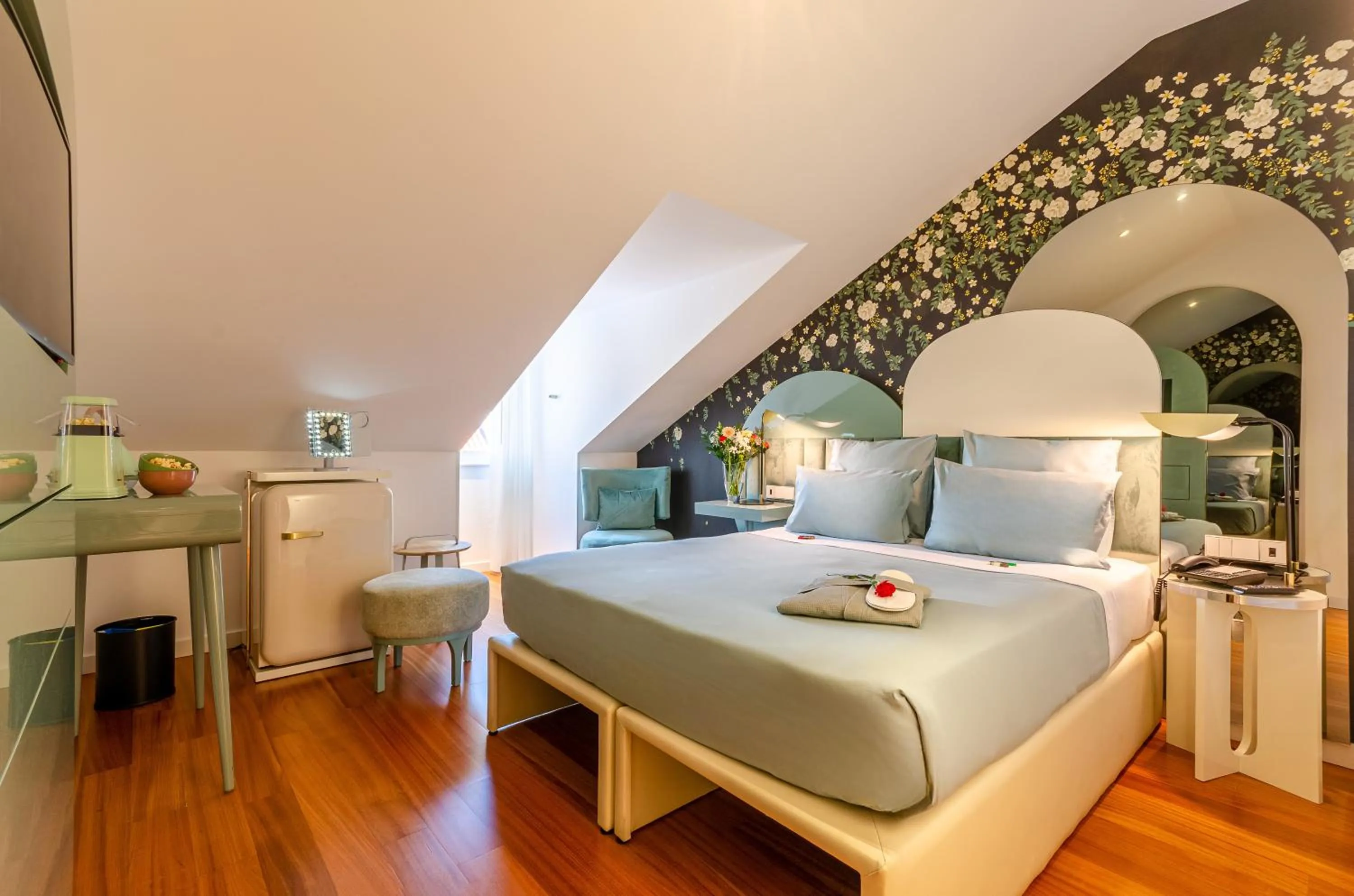 Bedroom, Bed in The 7 Hotel, Suites, Studios & Apartments