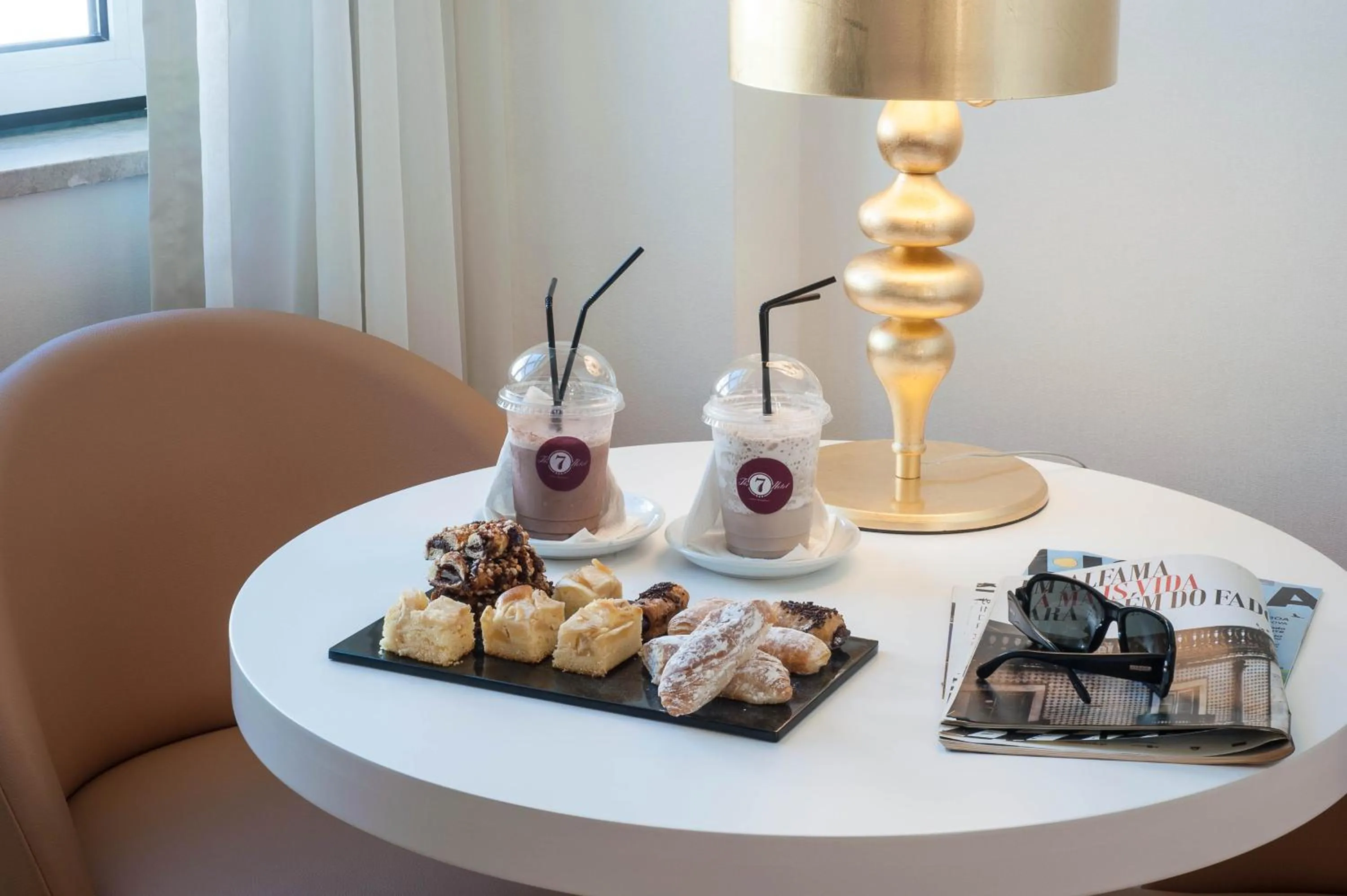 Food and drinks in The 7 Hotel, Suites, Studios & Apartments