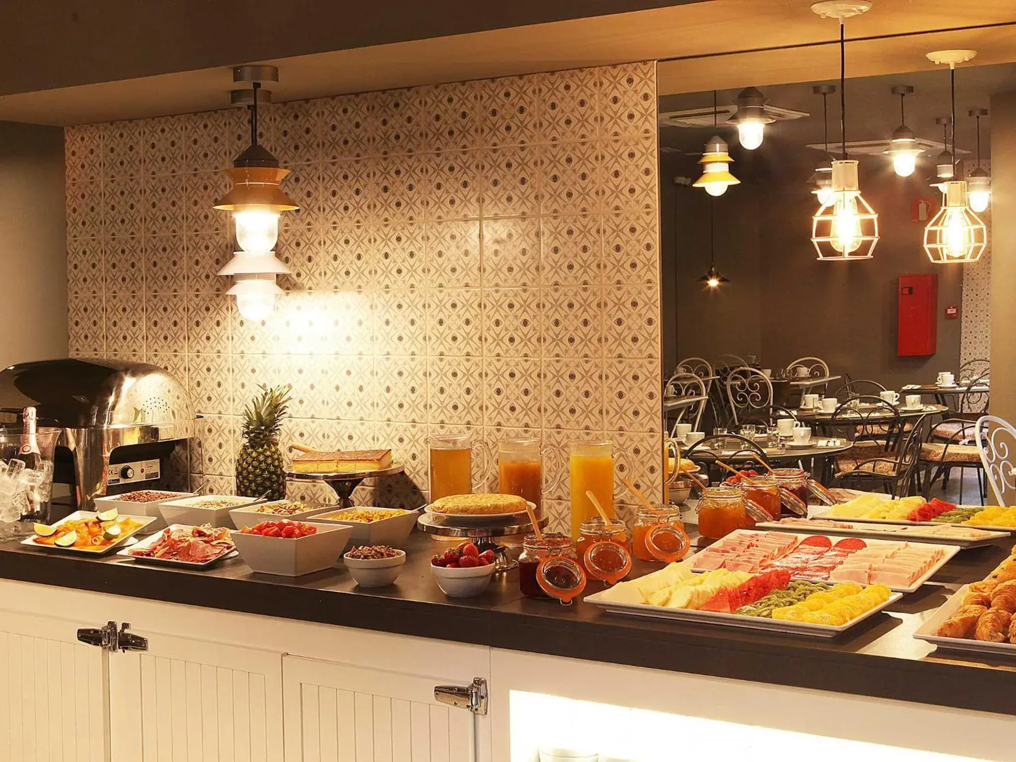 Food and drinks in Axel TWO Barcelona 4 Sup - Adults Only Food and drinks in Axel TWO Barcelona 4 Sup - Adults Only